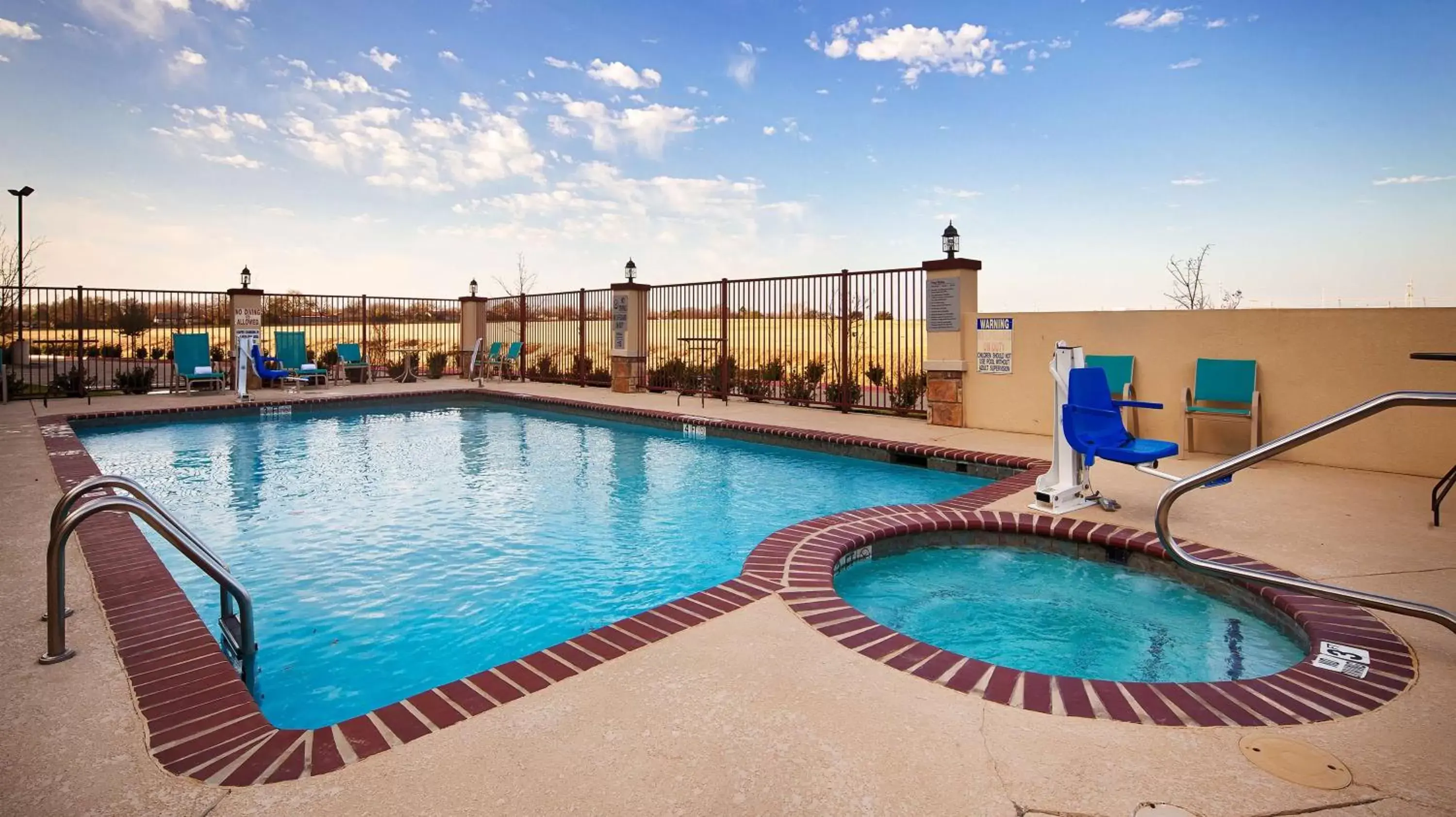On site, Swimming Pool in Best Western Plus Fort Worth Forest Hill Inn & Suites