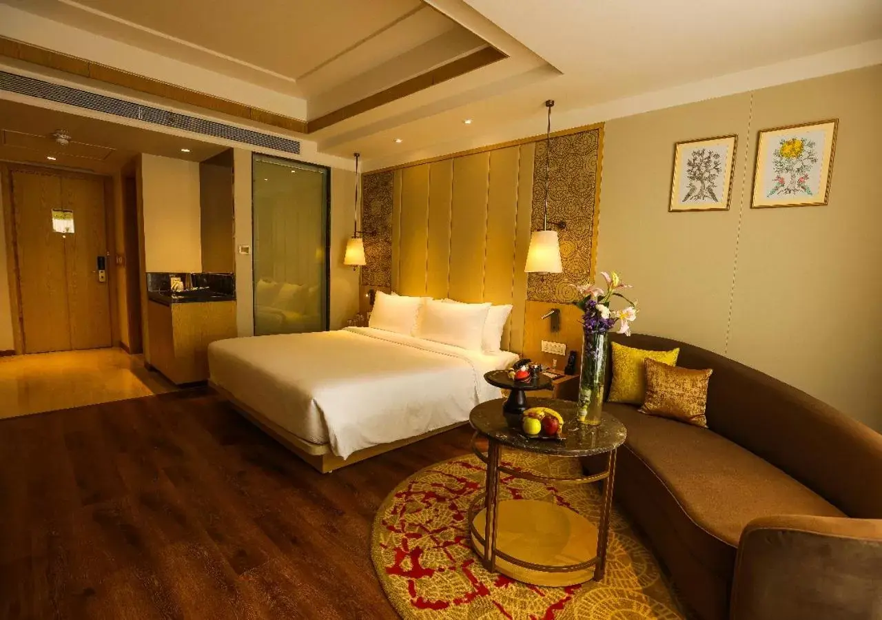 Bedroom, Bed in Radisson Bhopal