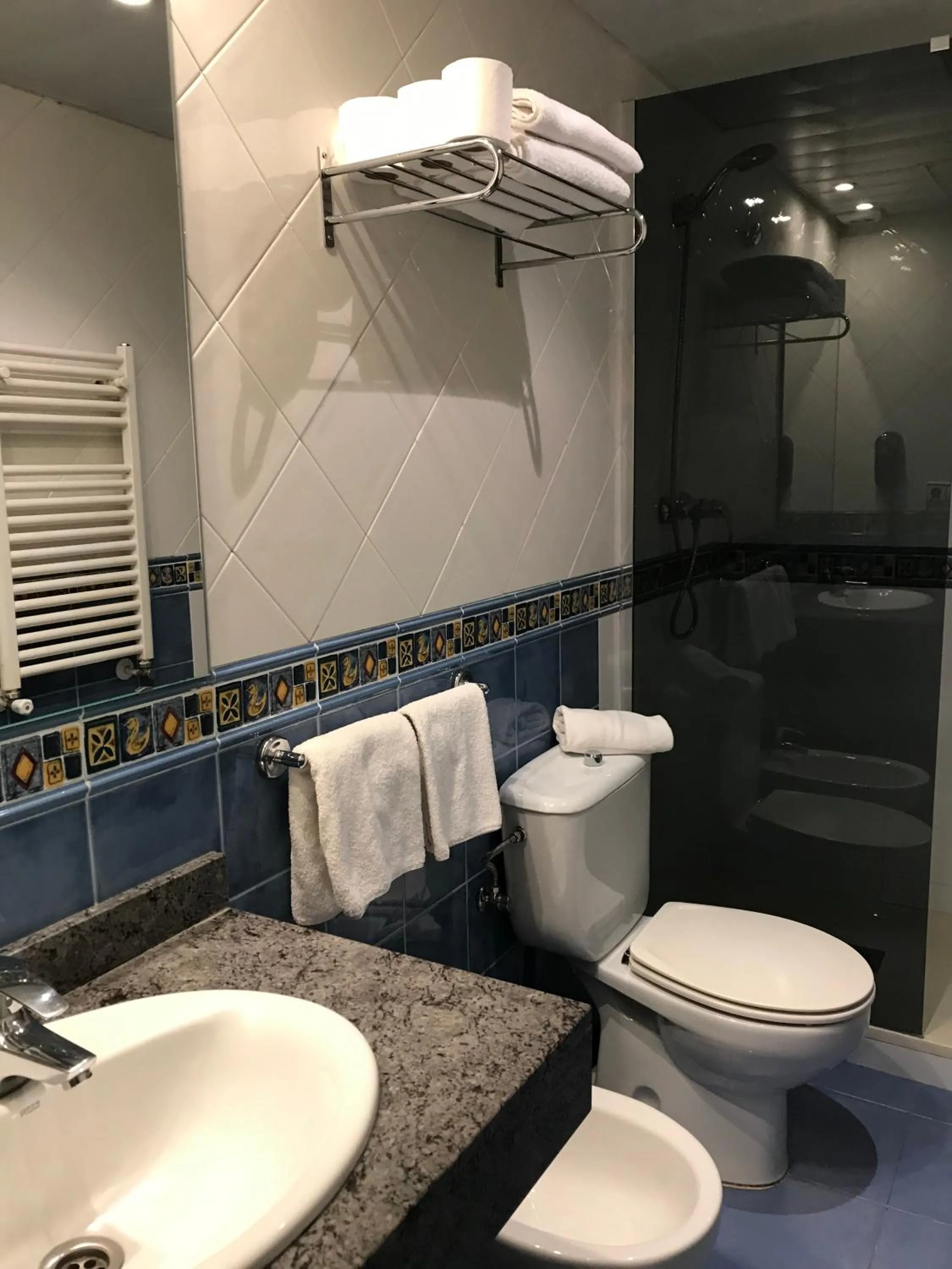 Bathroom in Hotel Cantón