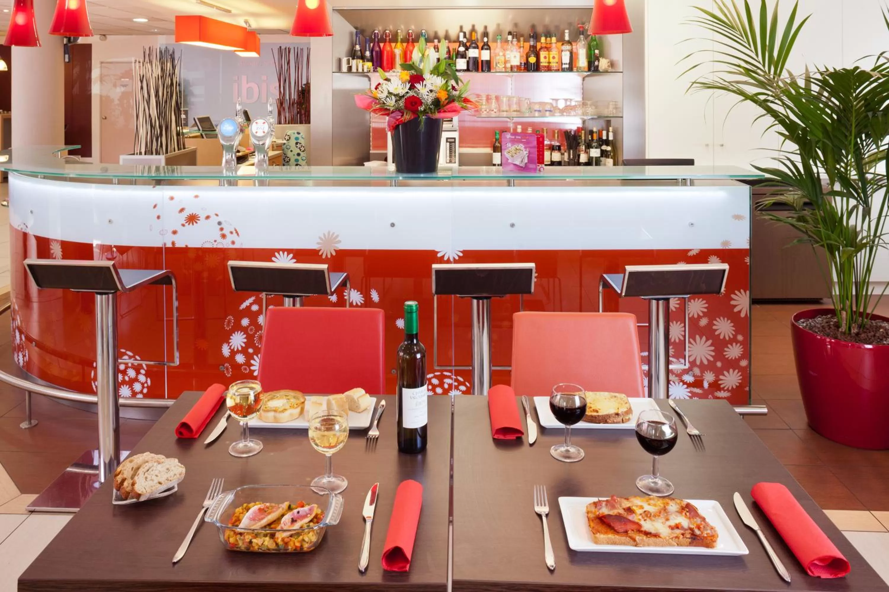 Restaurant/places to eat in ibis Aulnay Paris Nord Expo