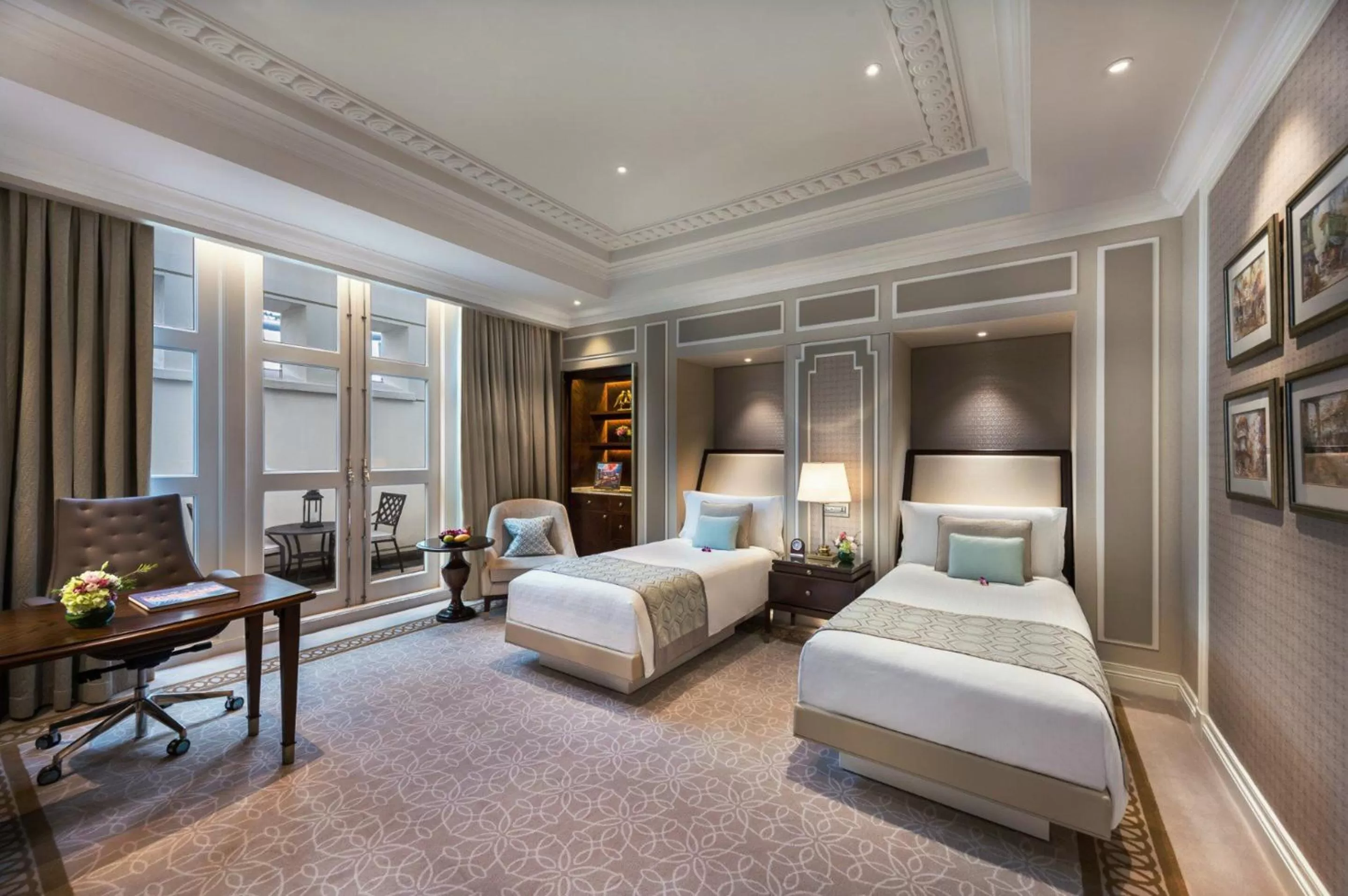 TV and multimedia, Bed in The Fullerton Hotel Singapore