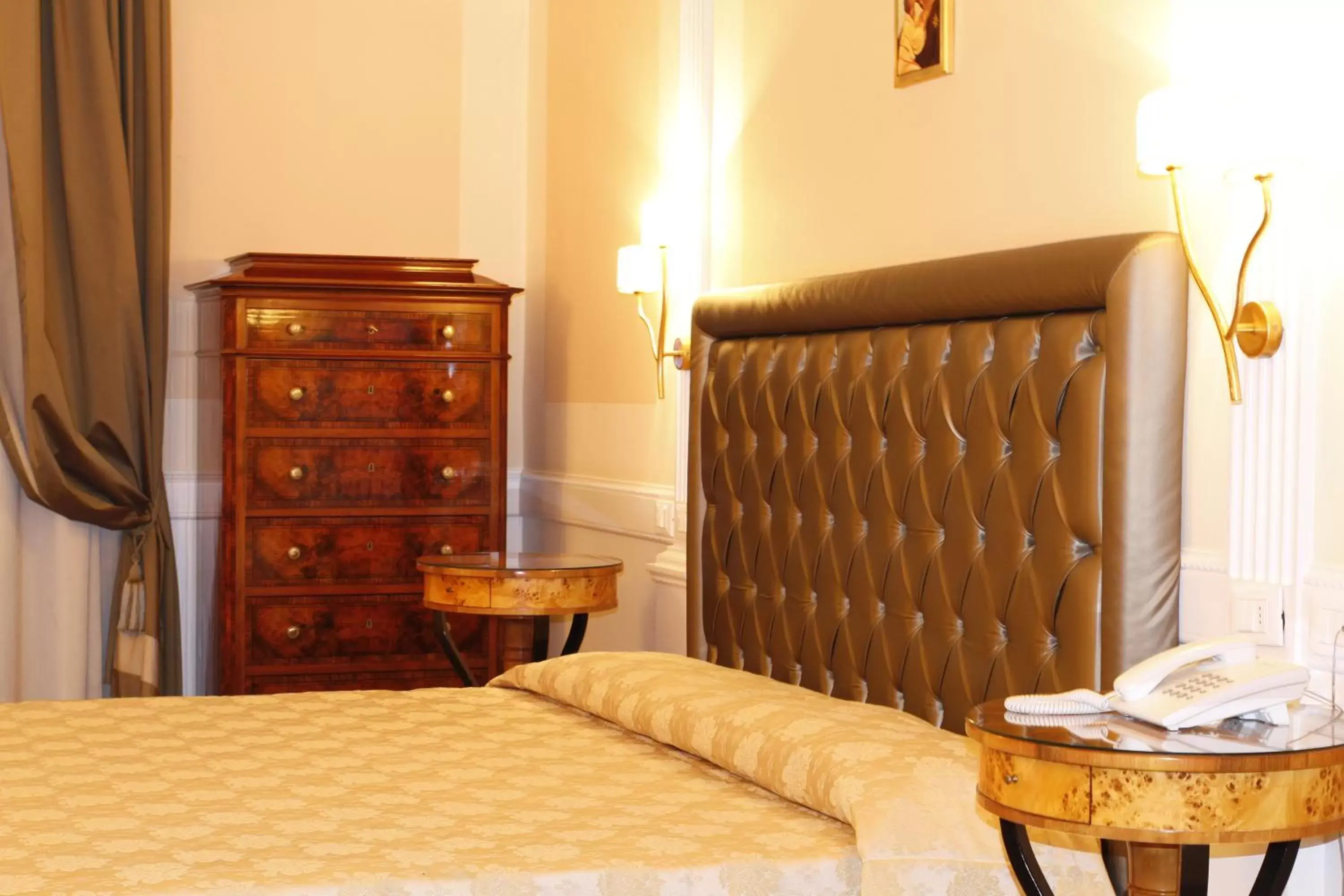 Bed in Boutique Hotel Trevi