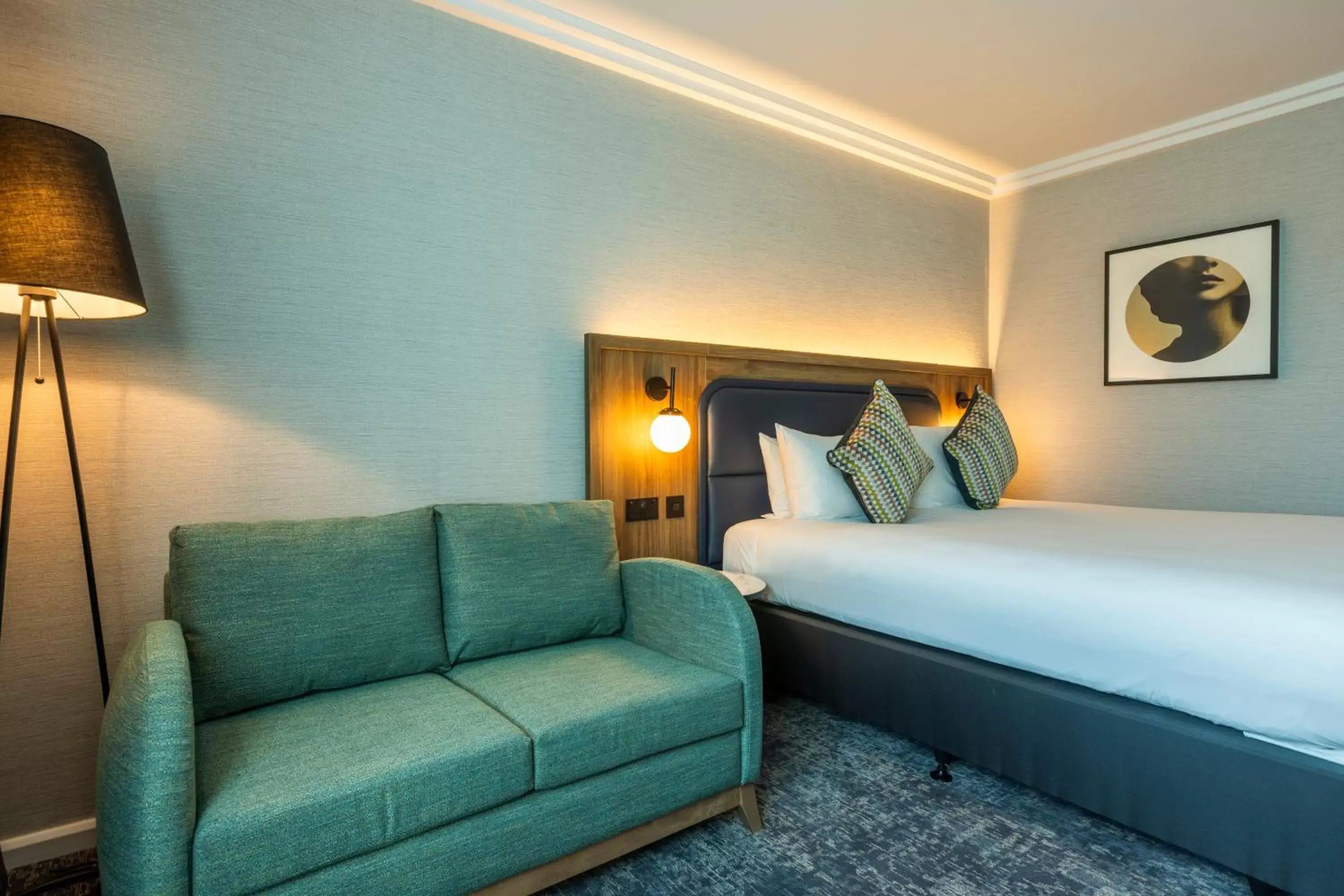 Bed in Crowne Plaza Manchester Airport