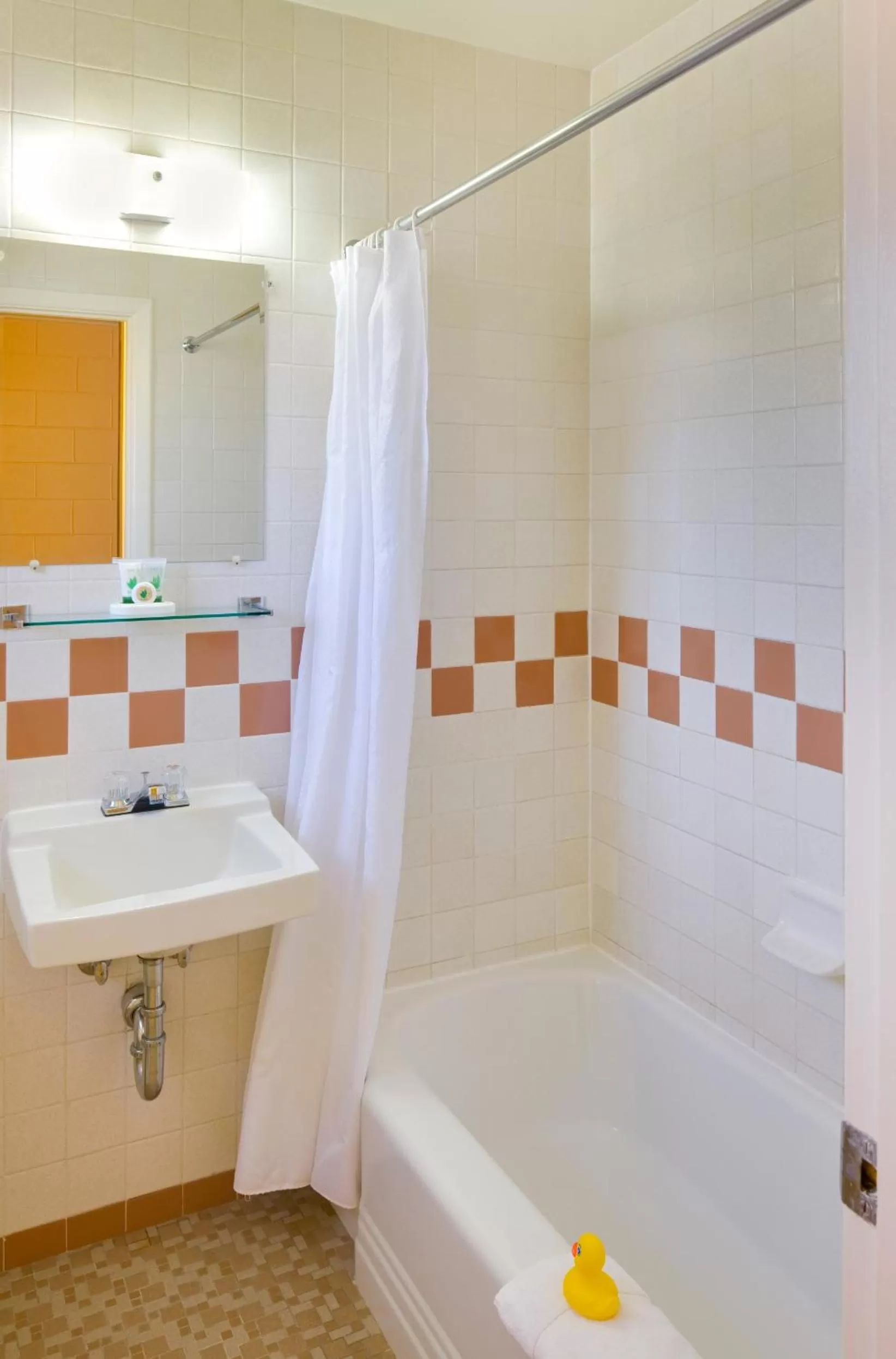 Bathroom in Sunset Motel Moriarty