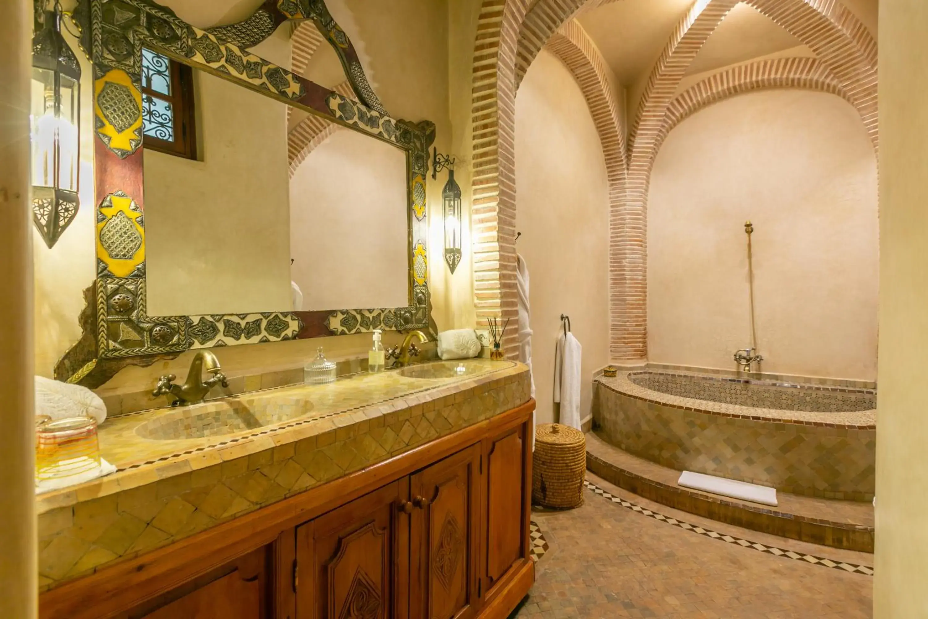 Shower, Bathroom in Riad Les Trois Palmiers El Bacha