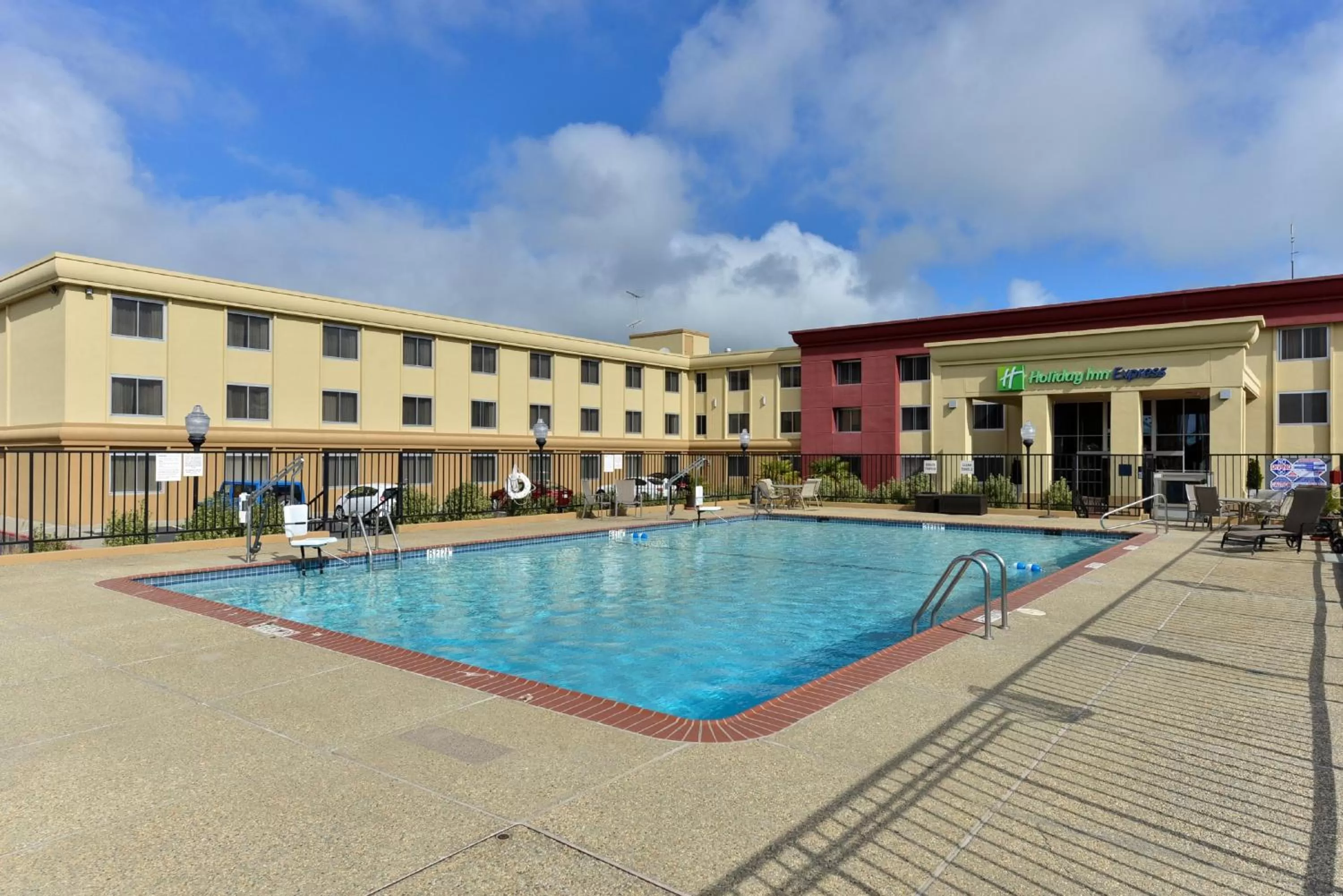 Swimming pool in Holiday Inn Express San Francisco Airport South by IHG