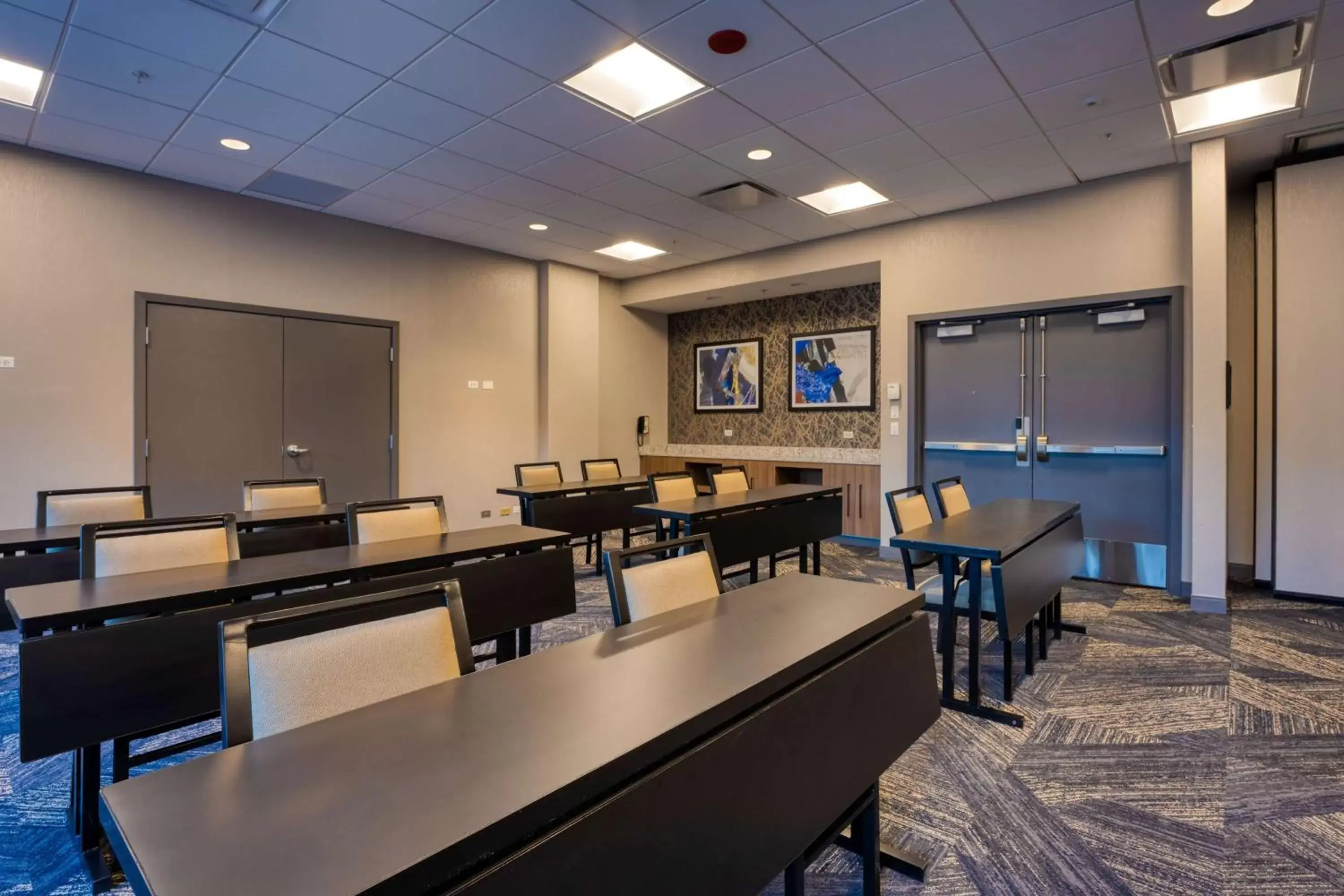 Meeting/conference room in Hampton Inn & Suites Chicago-Downtown