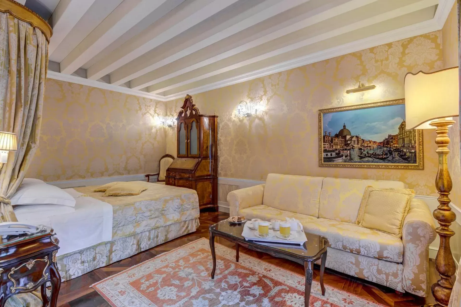 Bedroom in Canal Grande