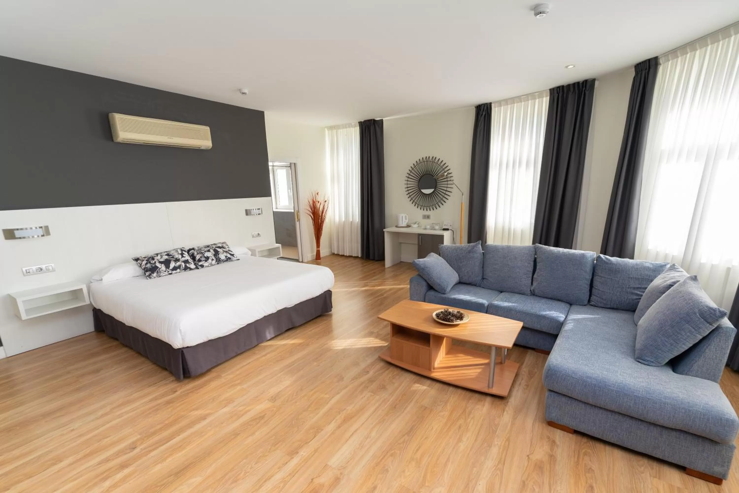 Photo of the whole room, Bed in Hotel Seminario Aeropuerto Bilbao