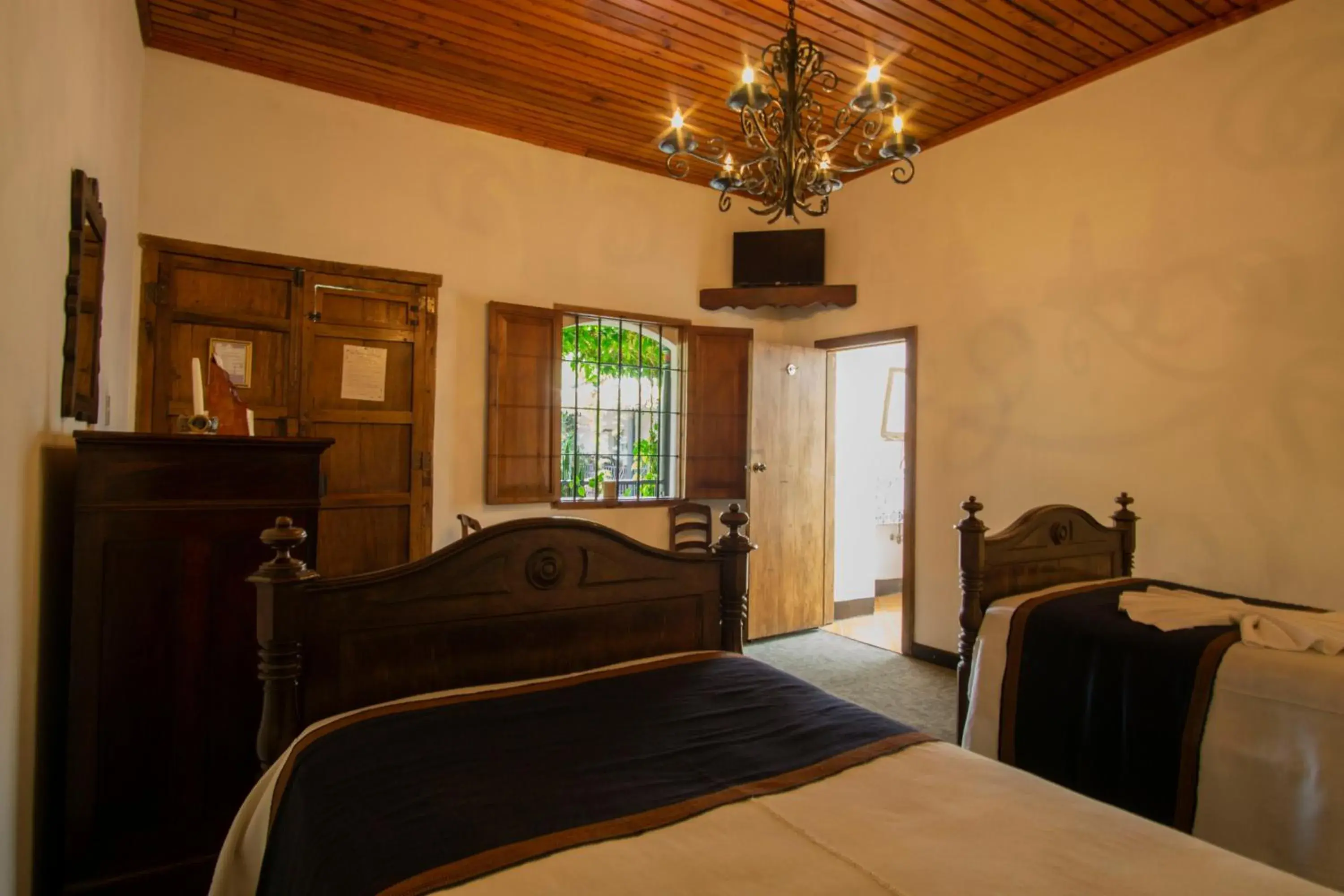 Bed in Hotel Posada de Don Rodrigo Antigua