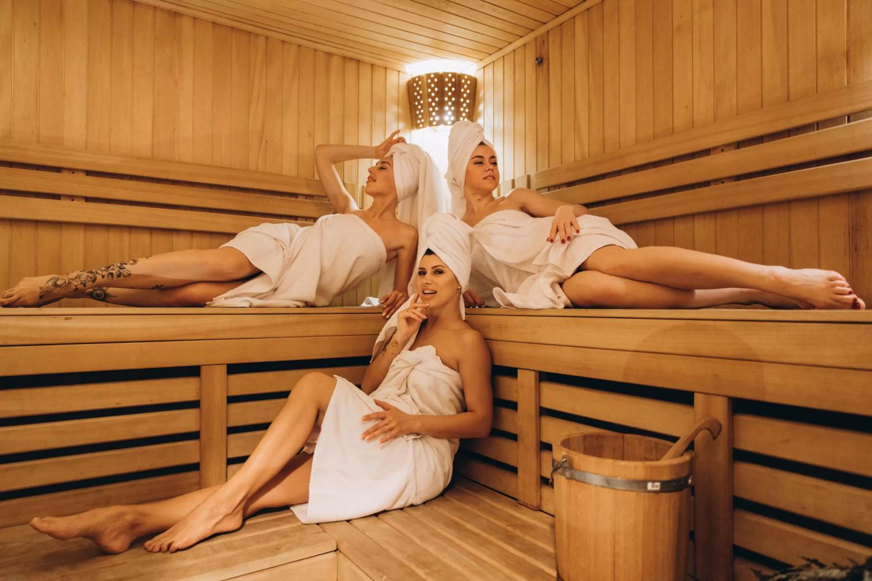 People in Hotel "Mandarin Clubhouse"