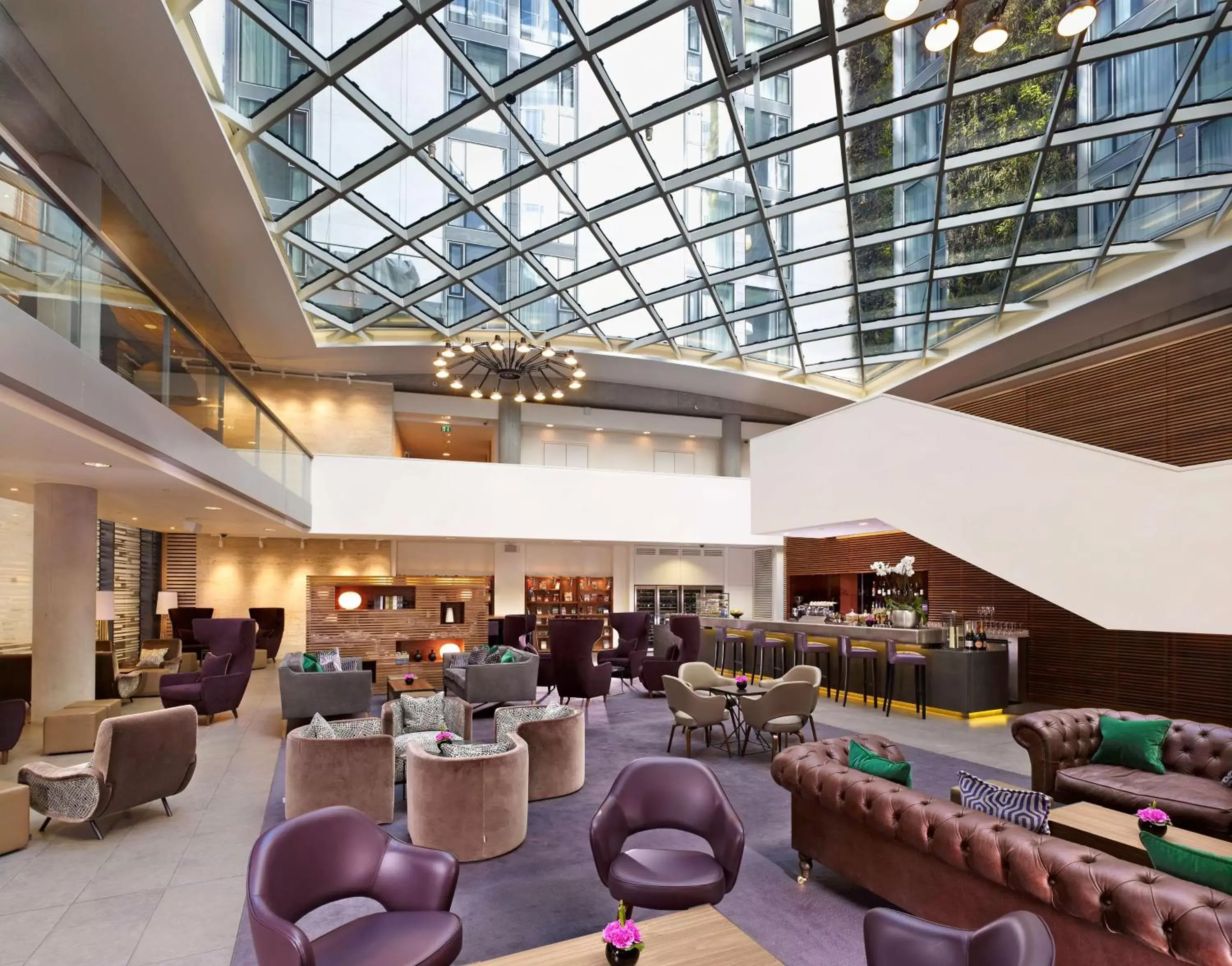Lobby or reception in DoubleTree by Hilton Hotel London - Tower of London