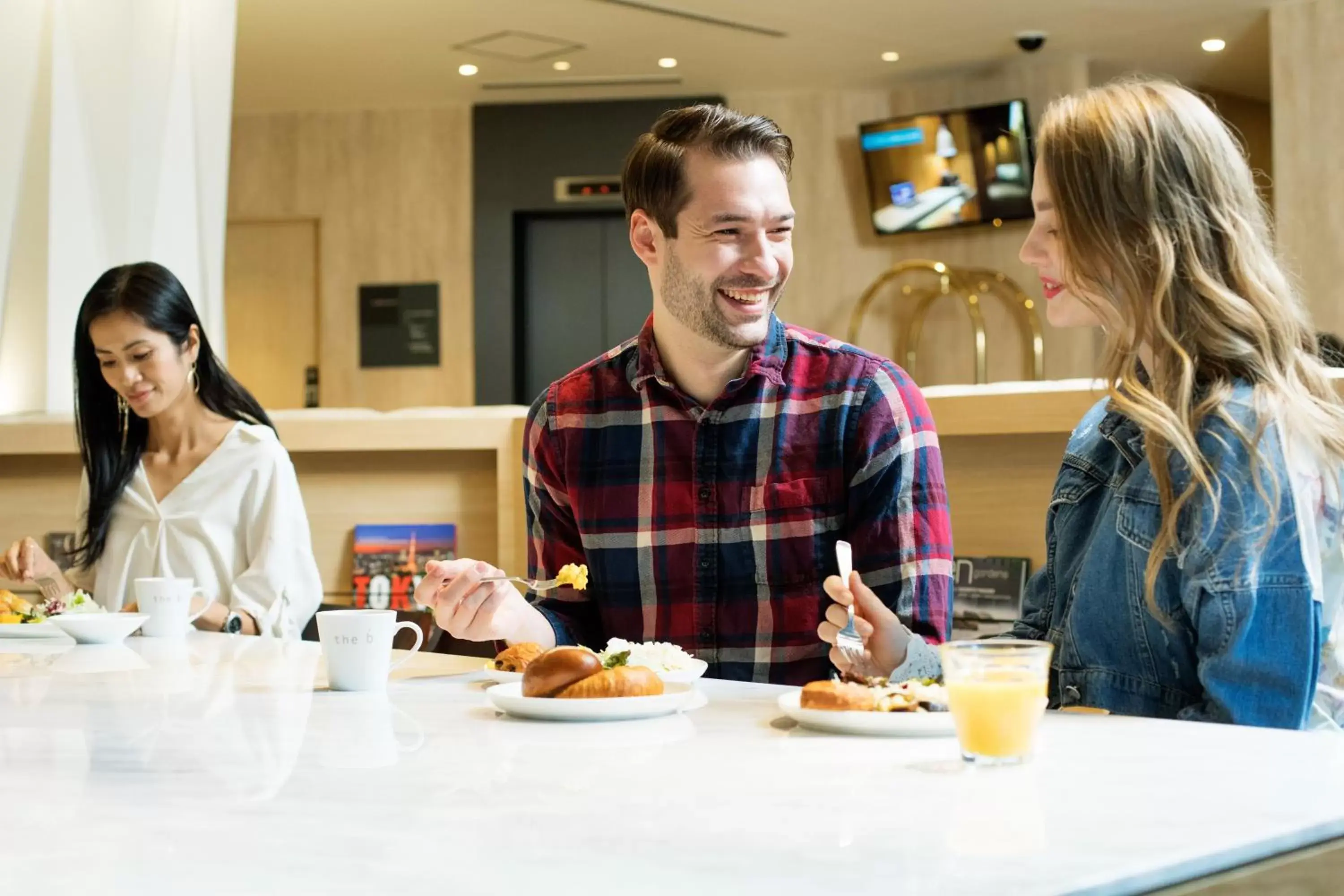 Breakfast in the b ochanomizu Breakfast in the b ochanomizu