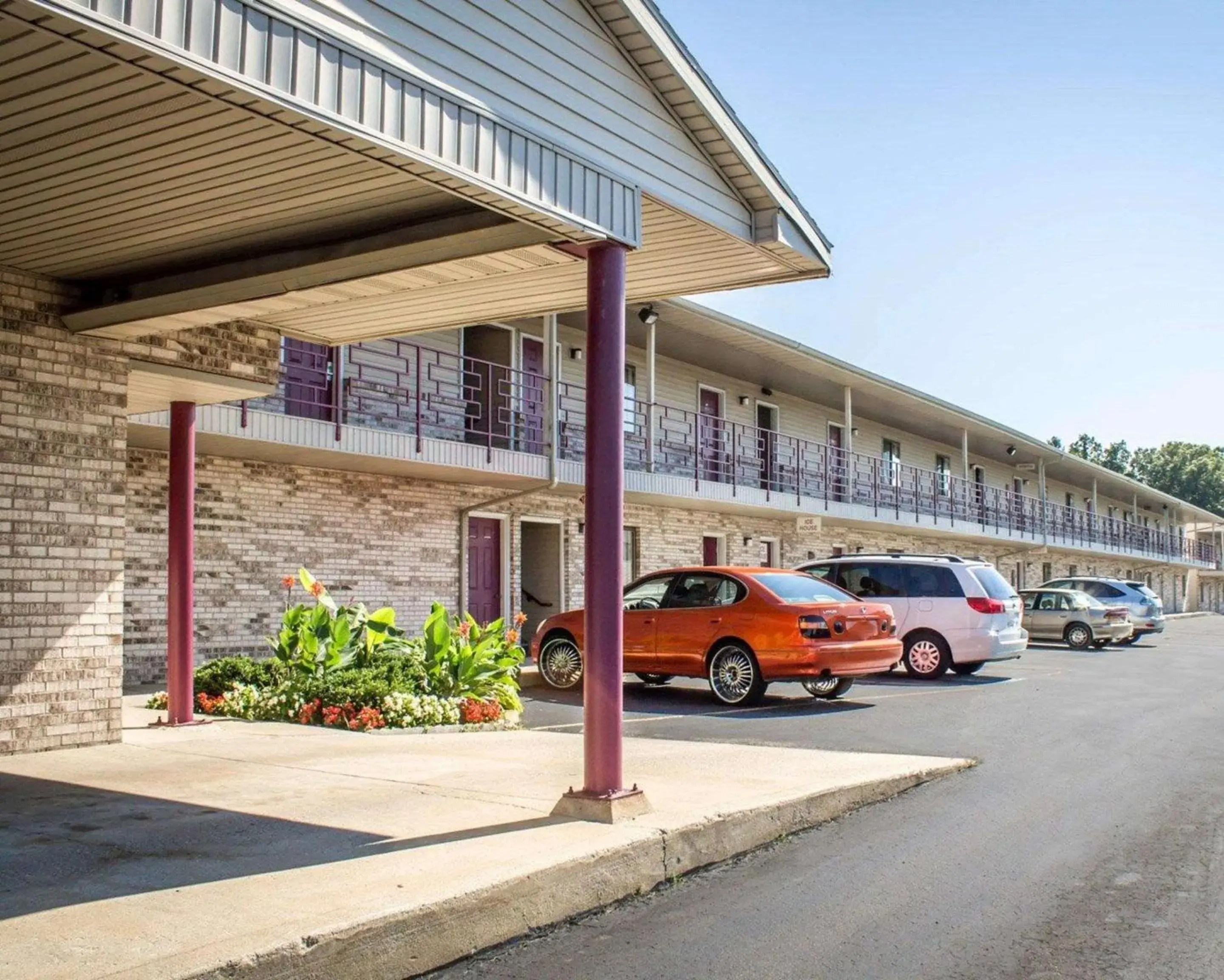 Property Building in Econo Lodge Elkhart