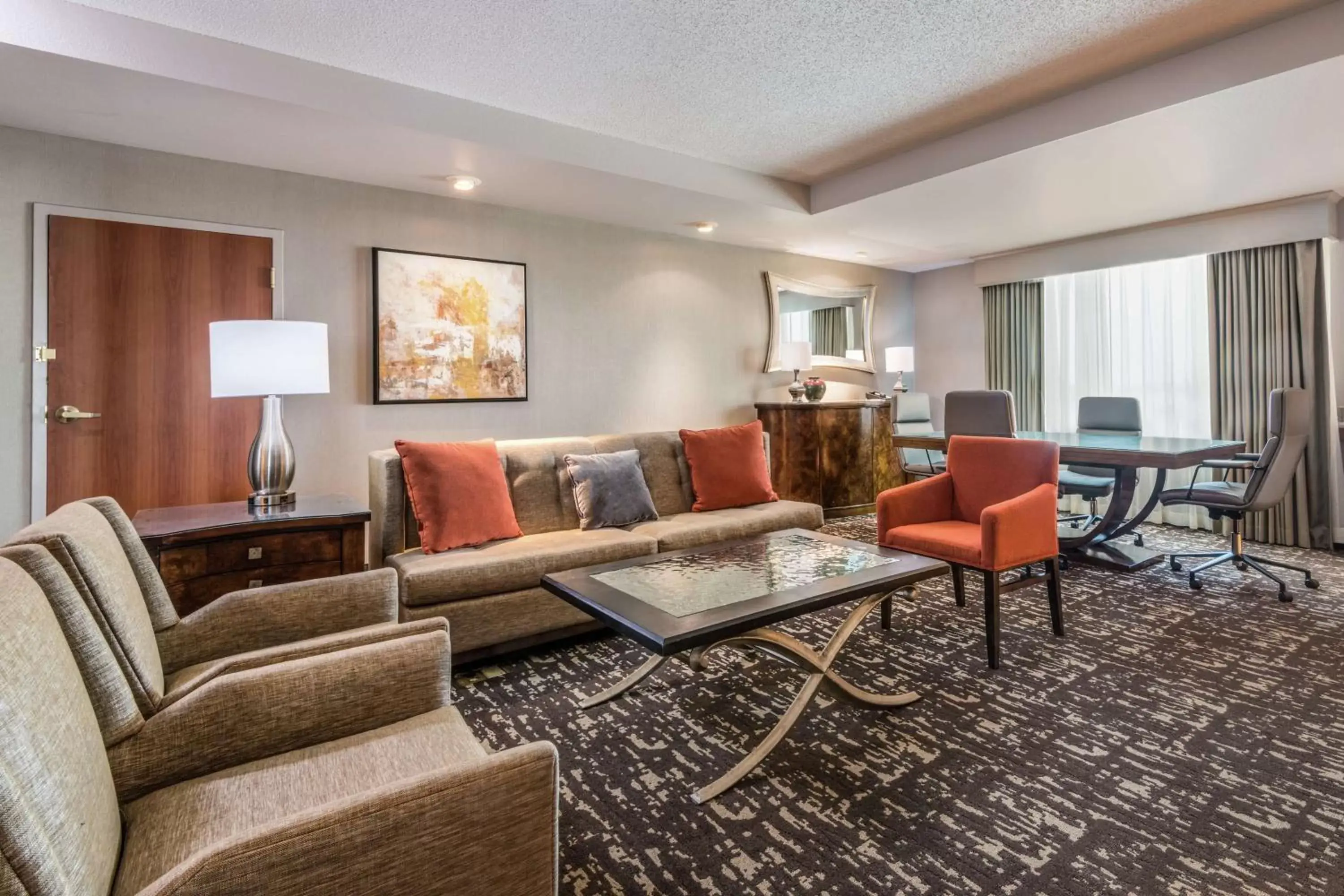 Living room, Seating Area in Embassy Suites by Hilton Saint Louis Saint Charles