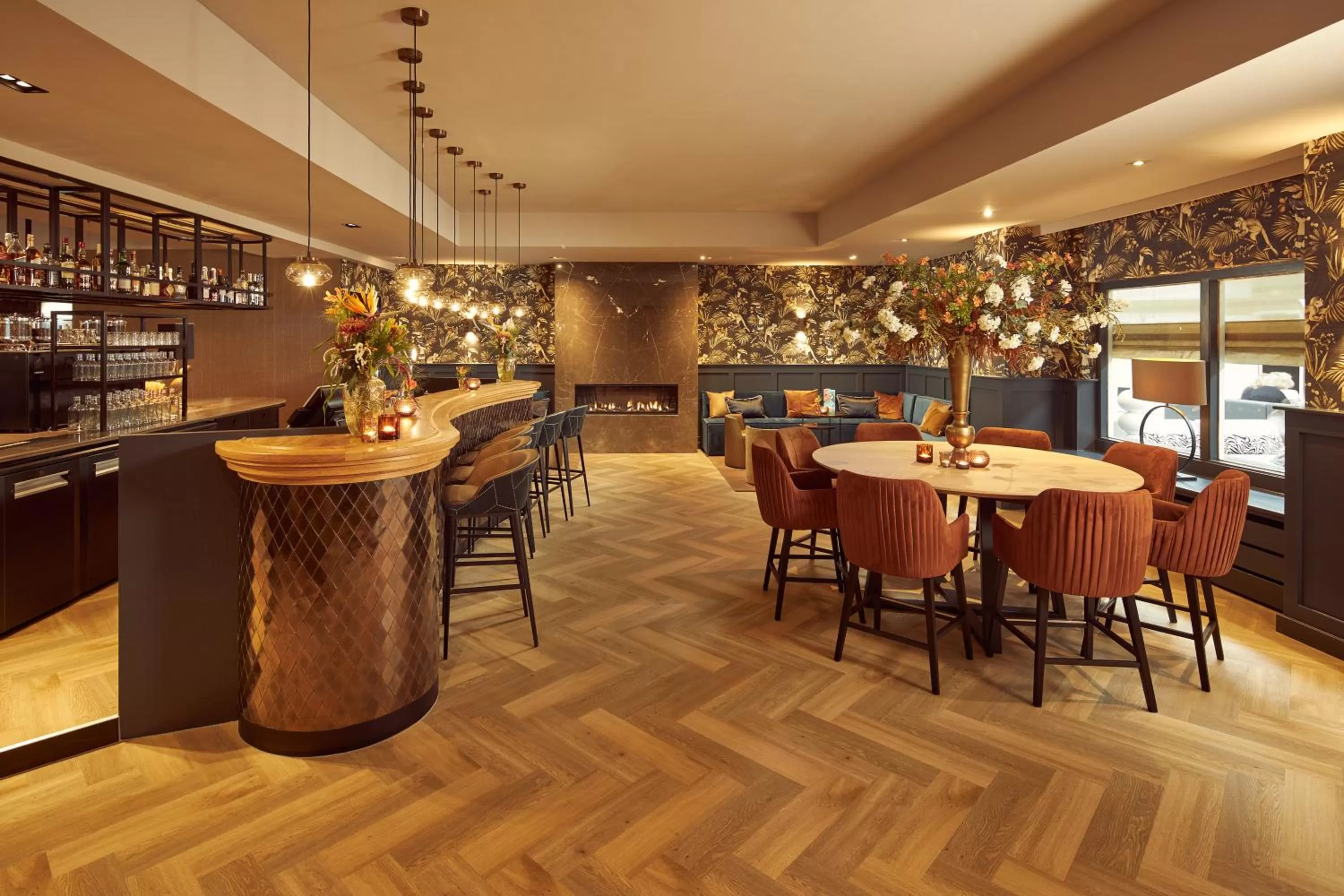 Lounge or bar in Van der Valk Hotel Groningen Zuidbroek