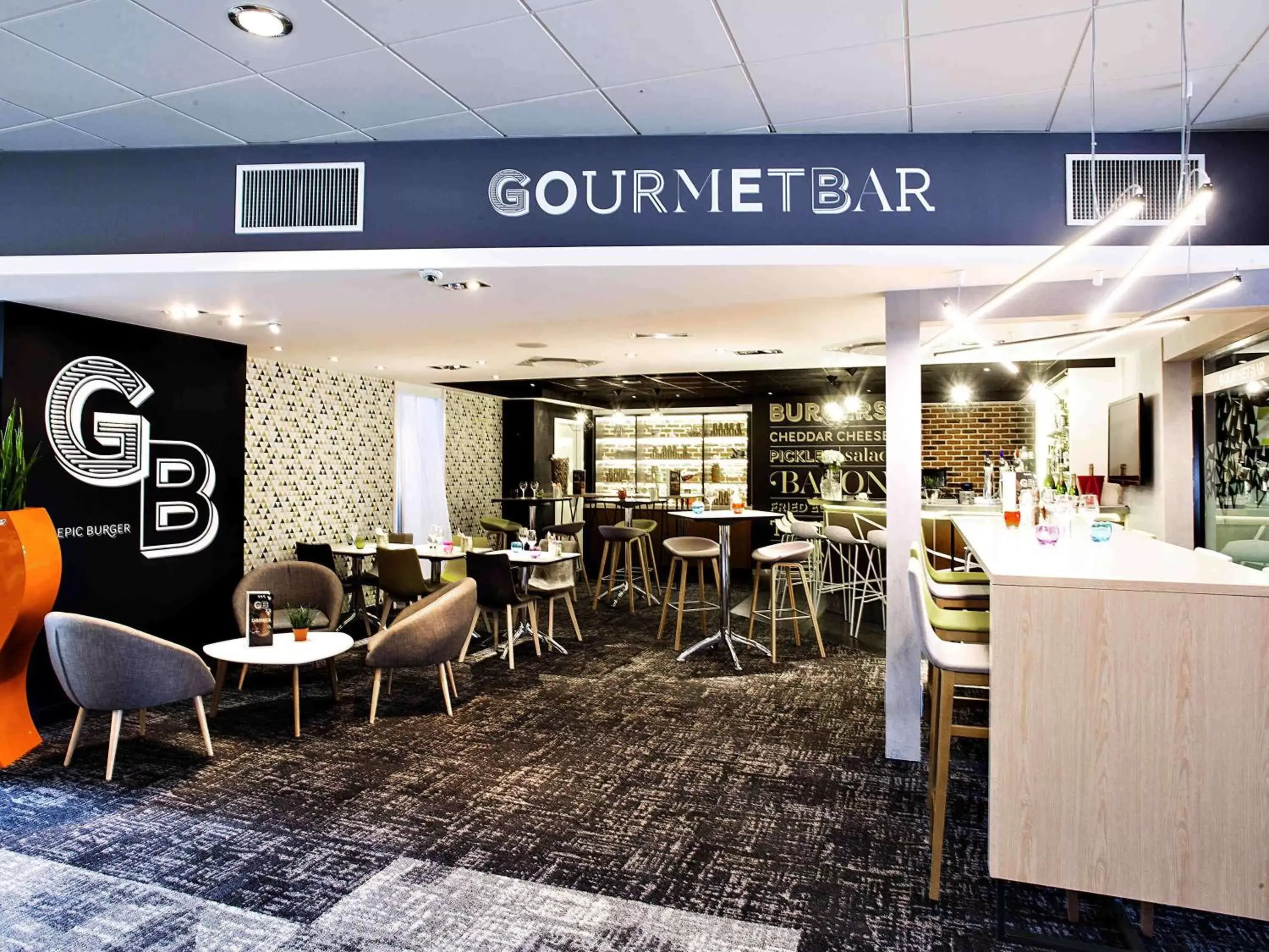 Lounge or bar, Restaurant/Places to Eat in Novotel Toulouse Purpan Aéroport