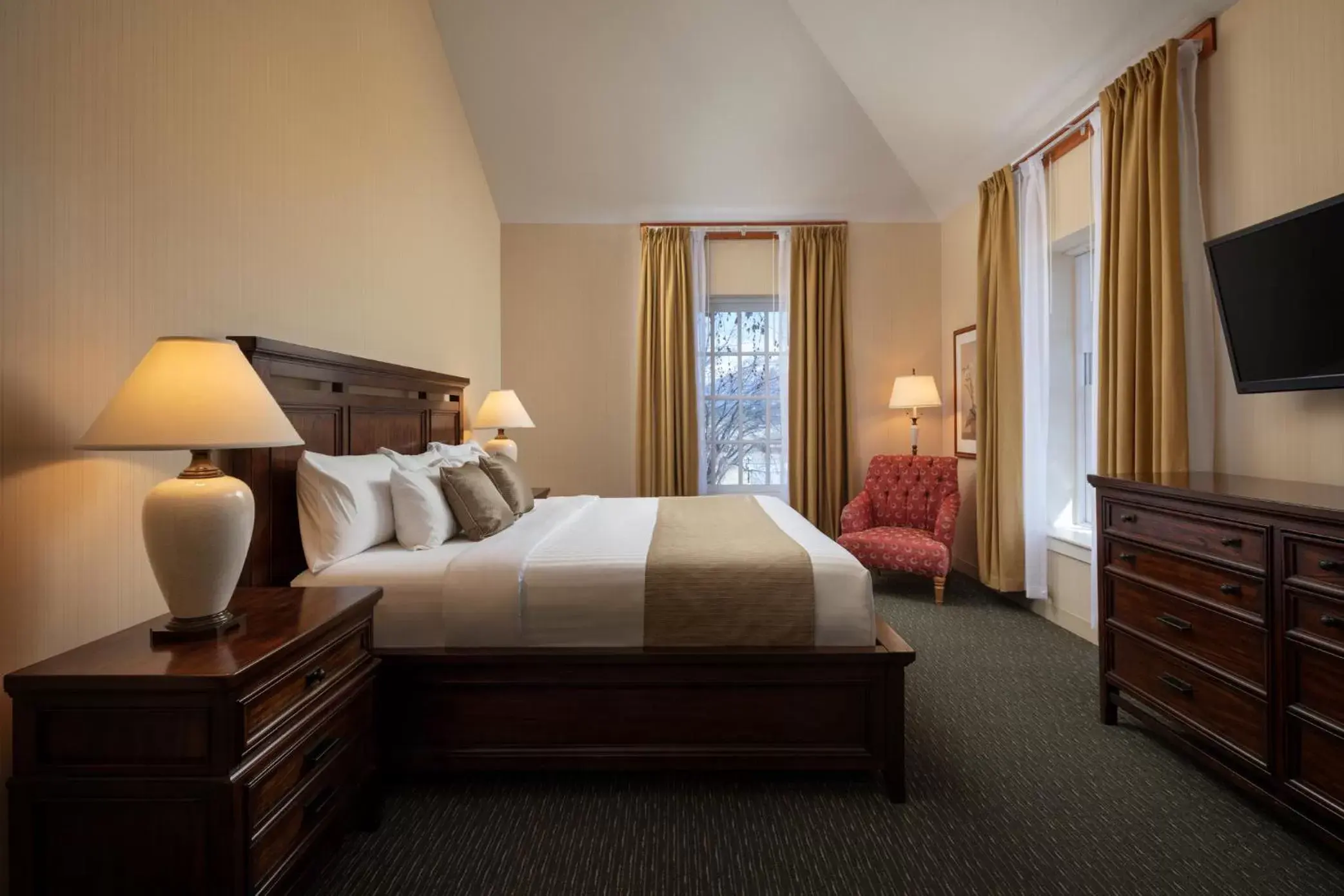 Bedroom, Bed in St. Eugene Golf Resort & Casino Bedroom, Bed in St. Eugene Golf Resort & Casino