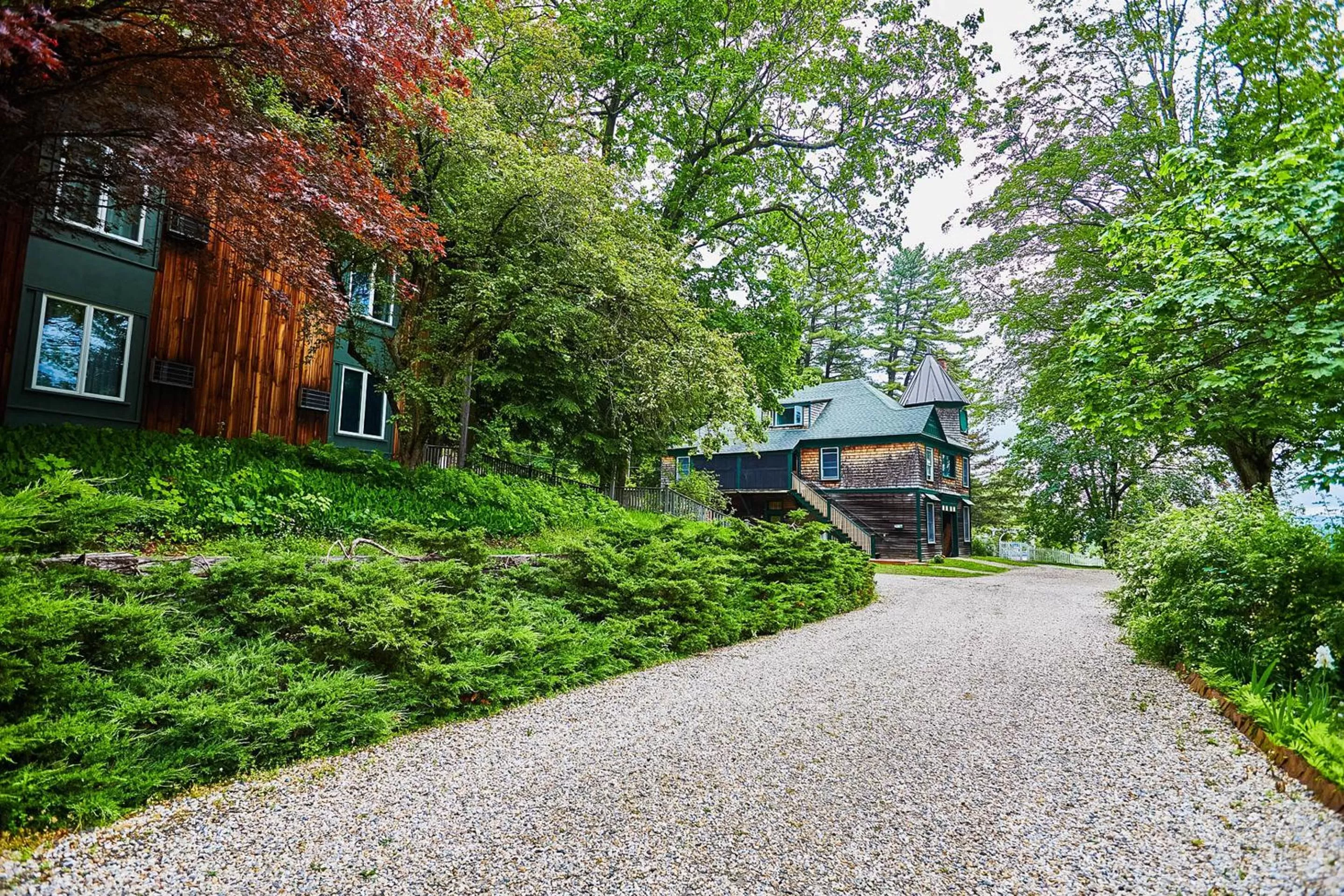 Property building in Apple Tree Inn