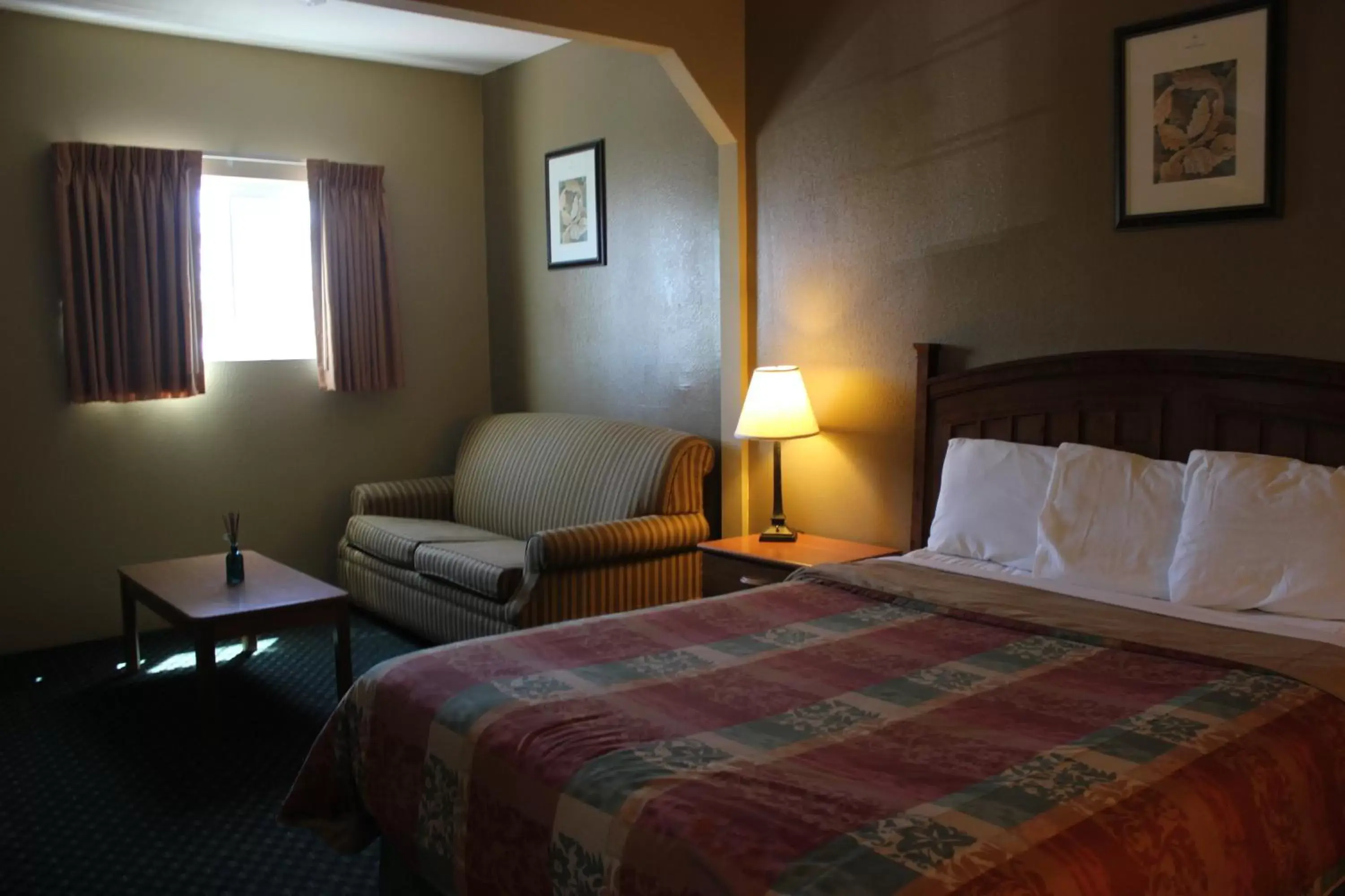 Photo of the whole room, Bed in Holland Inn and Suites