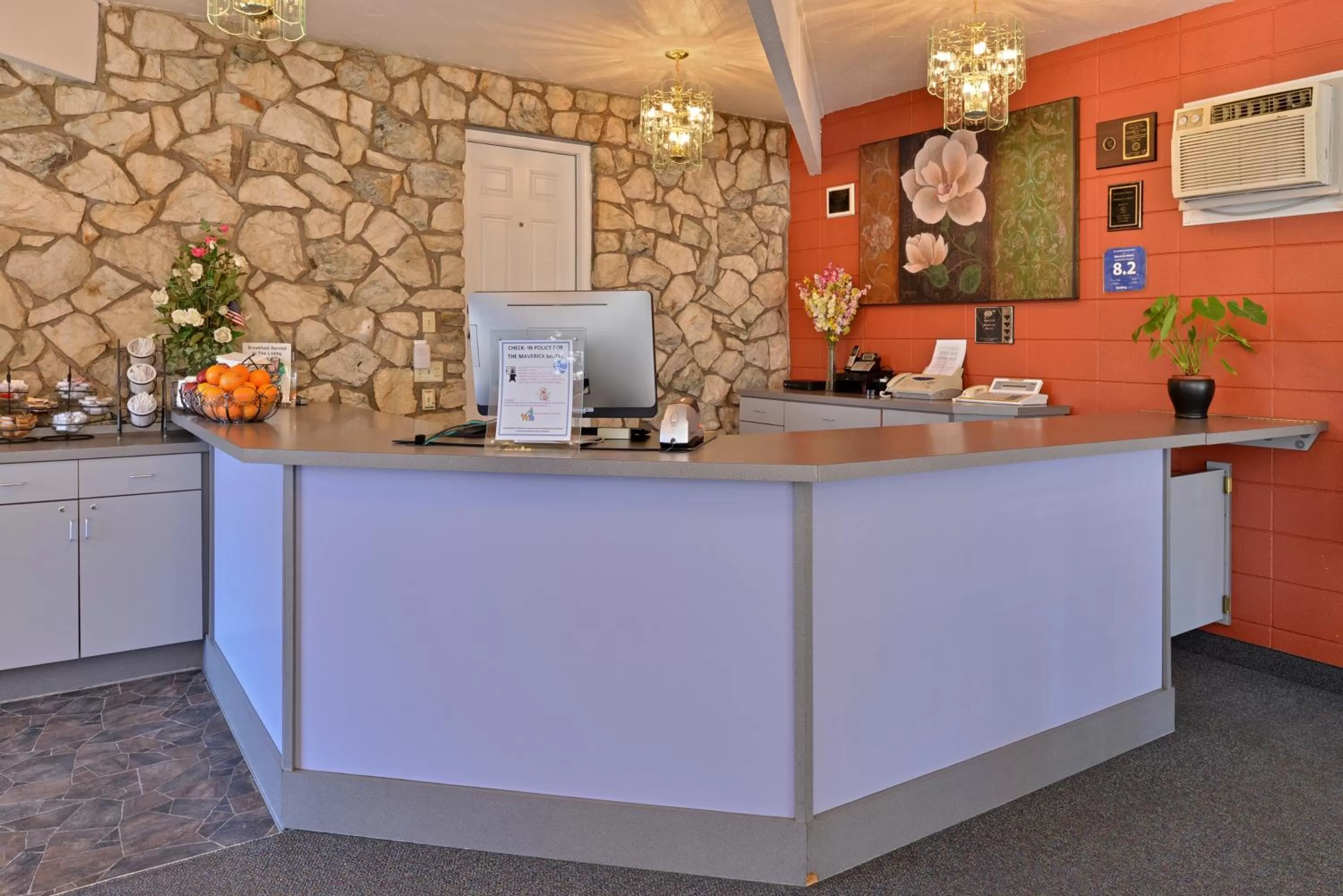 Lobby or reception in Maverick Motel - Modern Renovated Motel