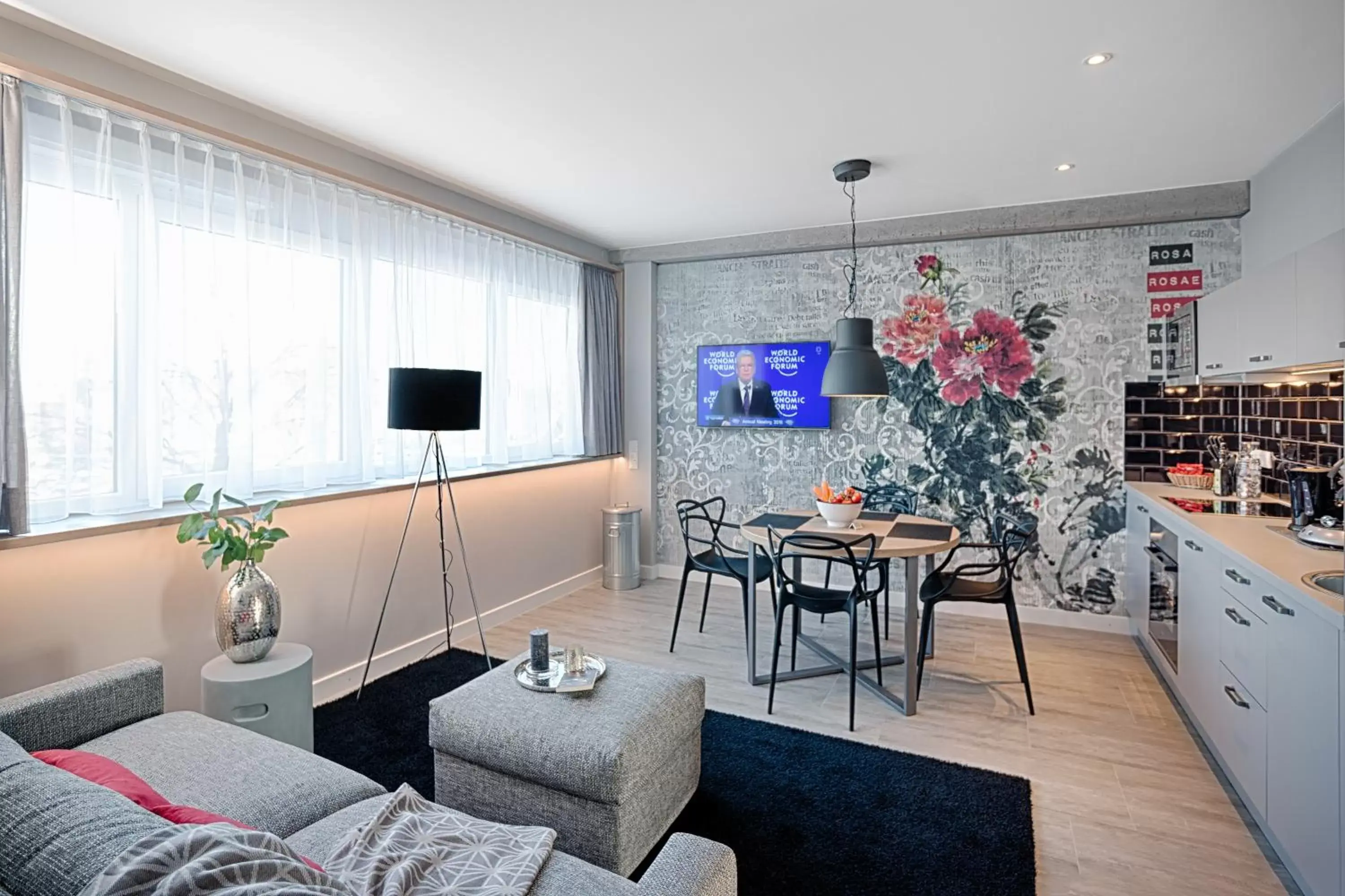 Photo of the whole room, TV/Entertainment Center in MLOFT Apartments München