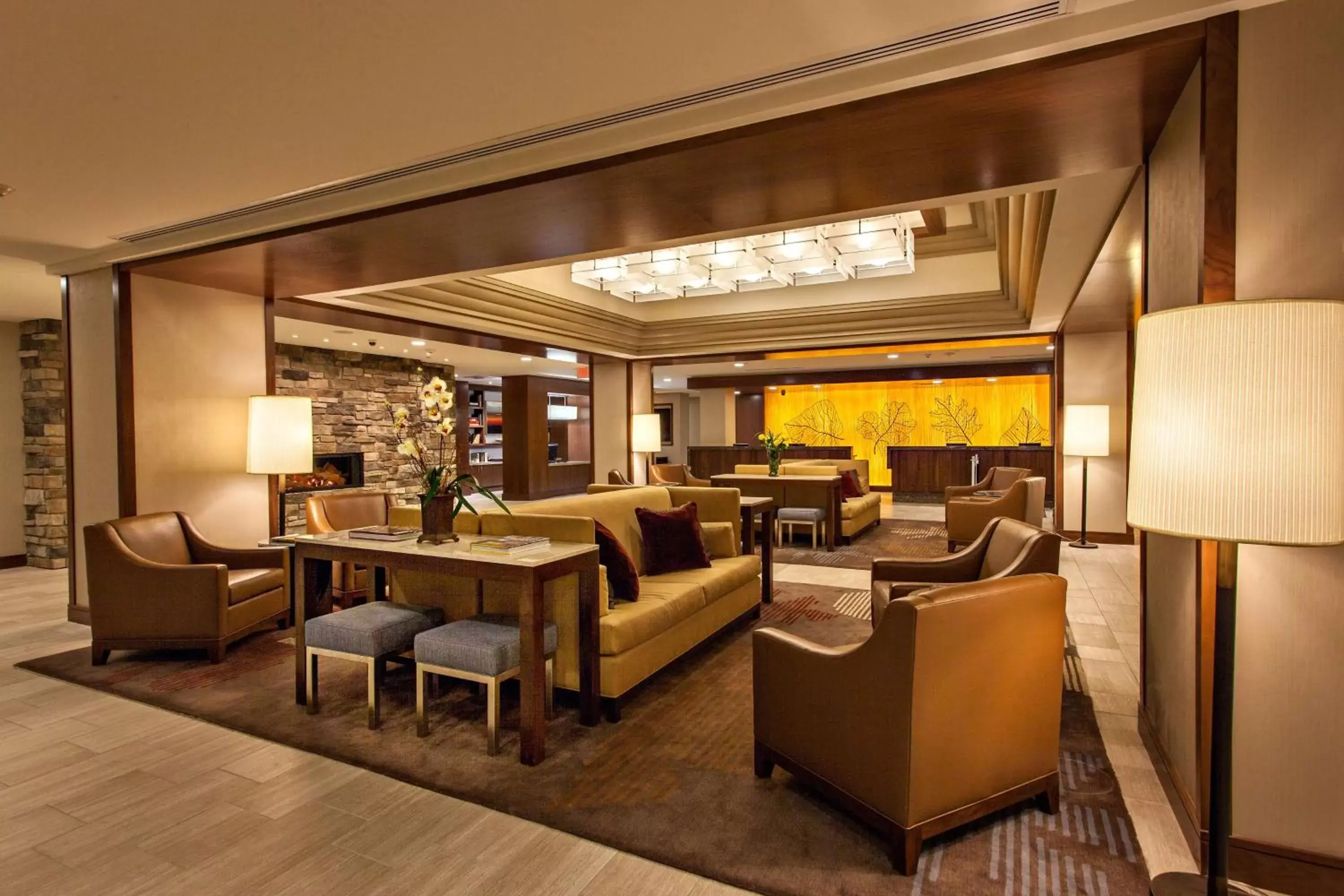 Lobby or reception, Seating Area in DoubleTree by Hilton Pittsburgh-Green Tree