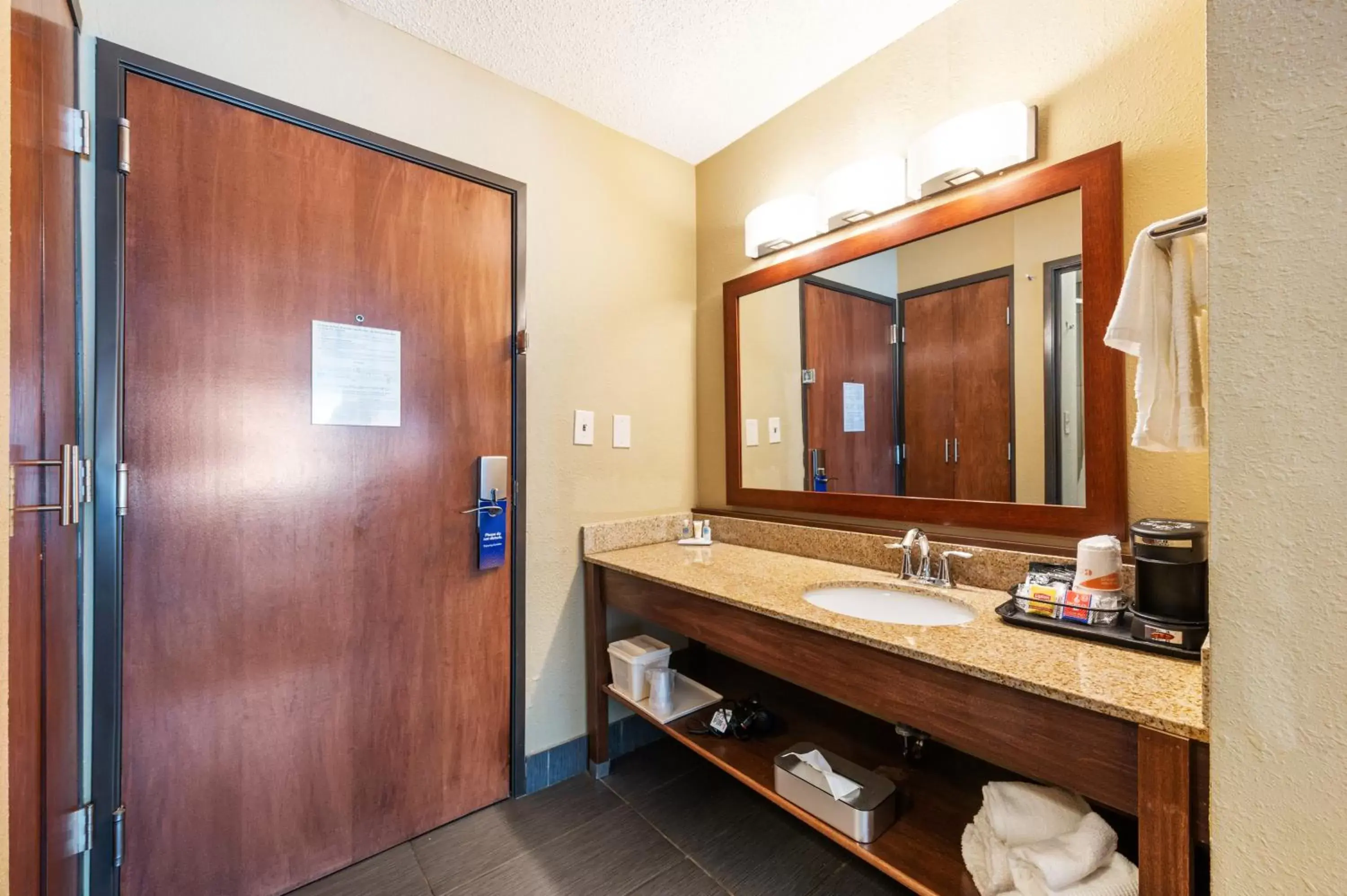 Bathroom in Comfort Inn Mayfield Heights Cleveland East