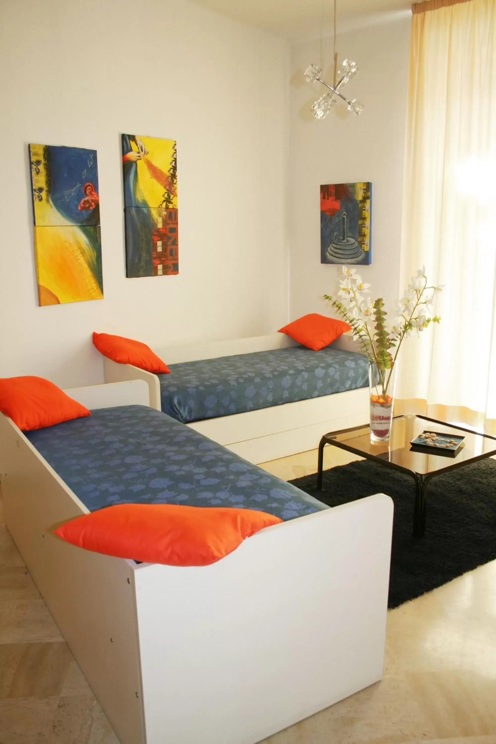 Living room, Bed in Visa Residence