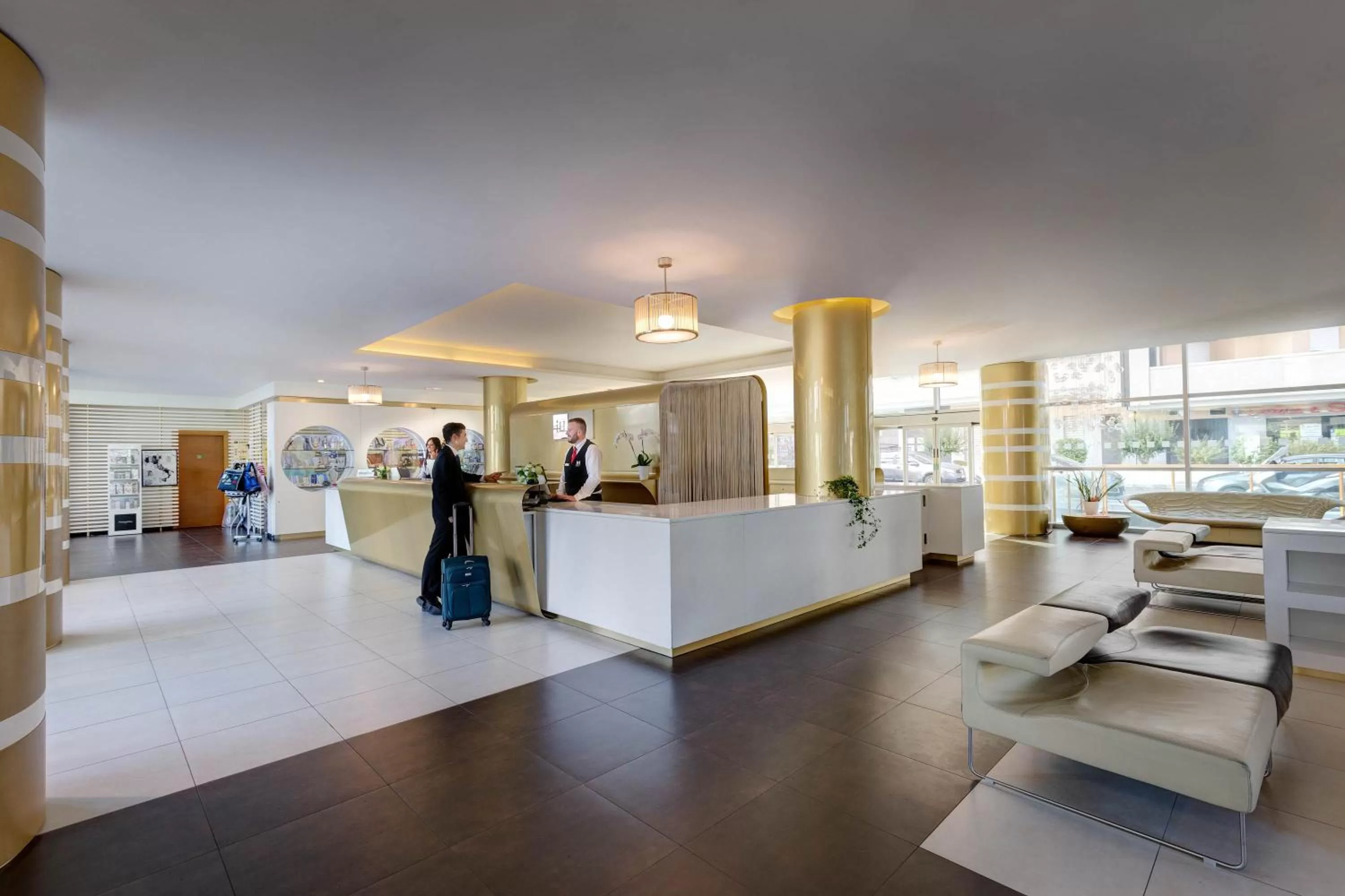 Lobby or reception in iH Hotels Roma Z3