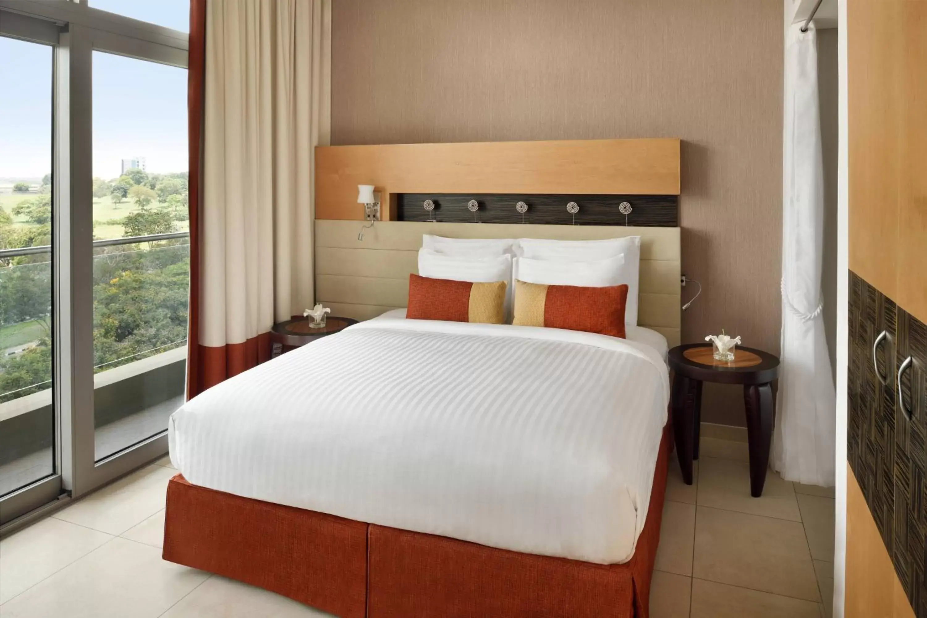 Photo of the whole room, Bed in Accra Marriott Hotel