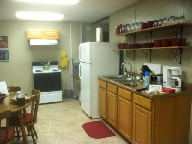 Kitchen or kitchenette in White Caps Motel and RV Park