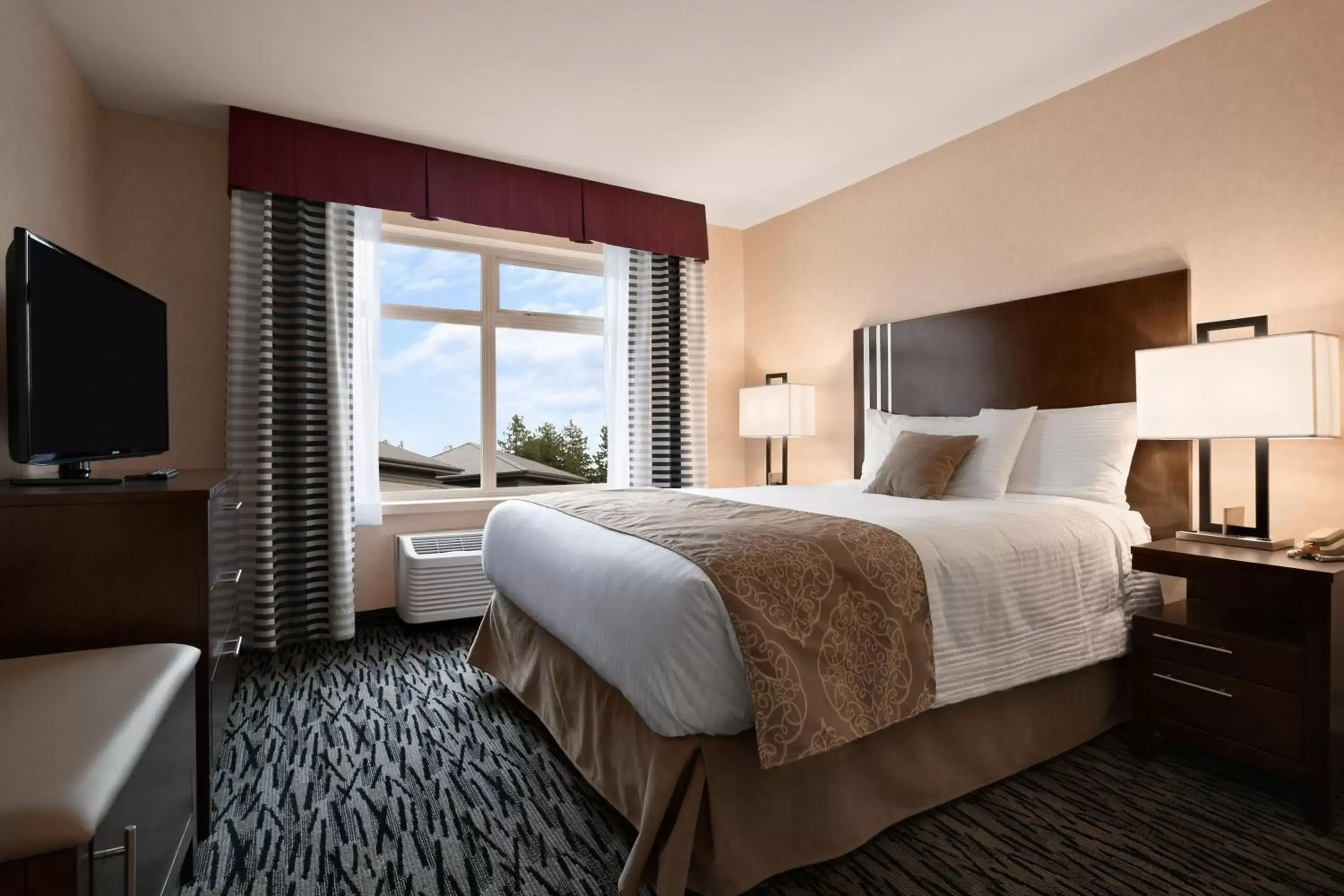 Restaurant/places to eat, Bed in Best Western Plus Pitt Meadows Inn & Suites