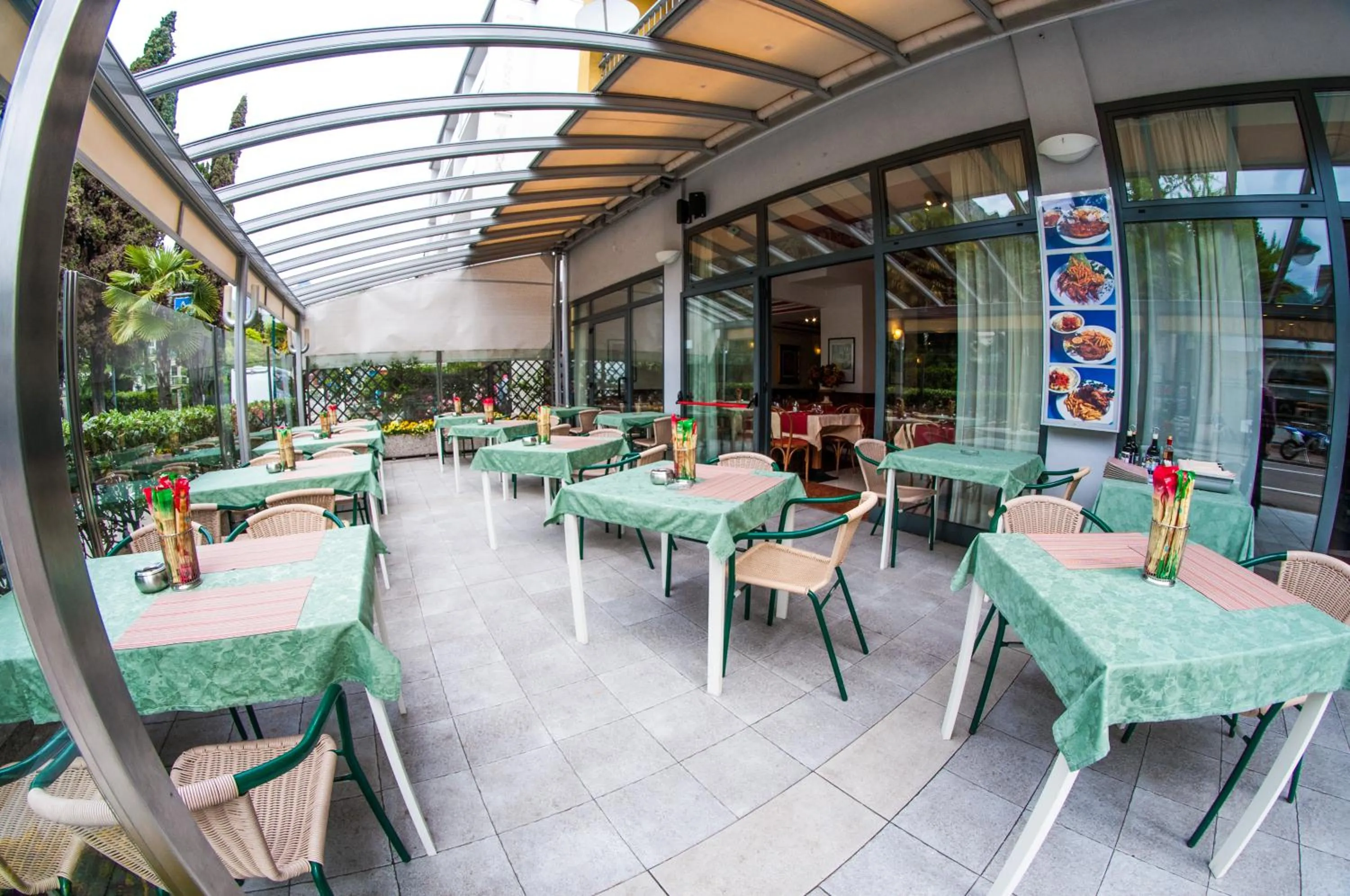 Restaurant/places to eat in Hotel Primo