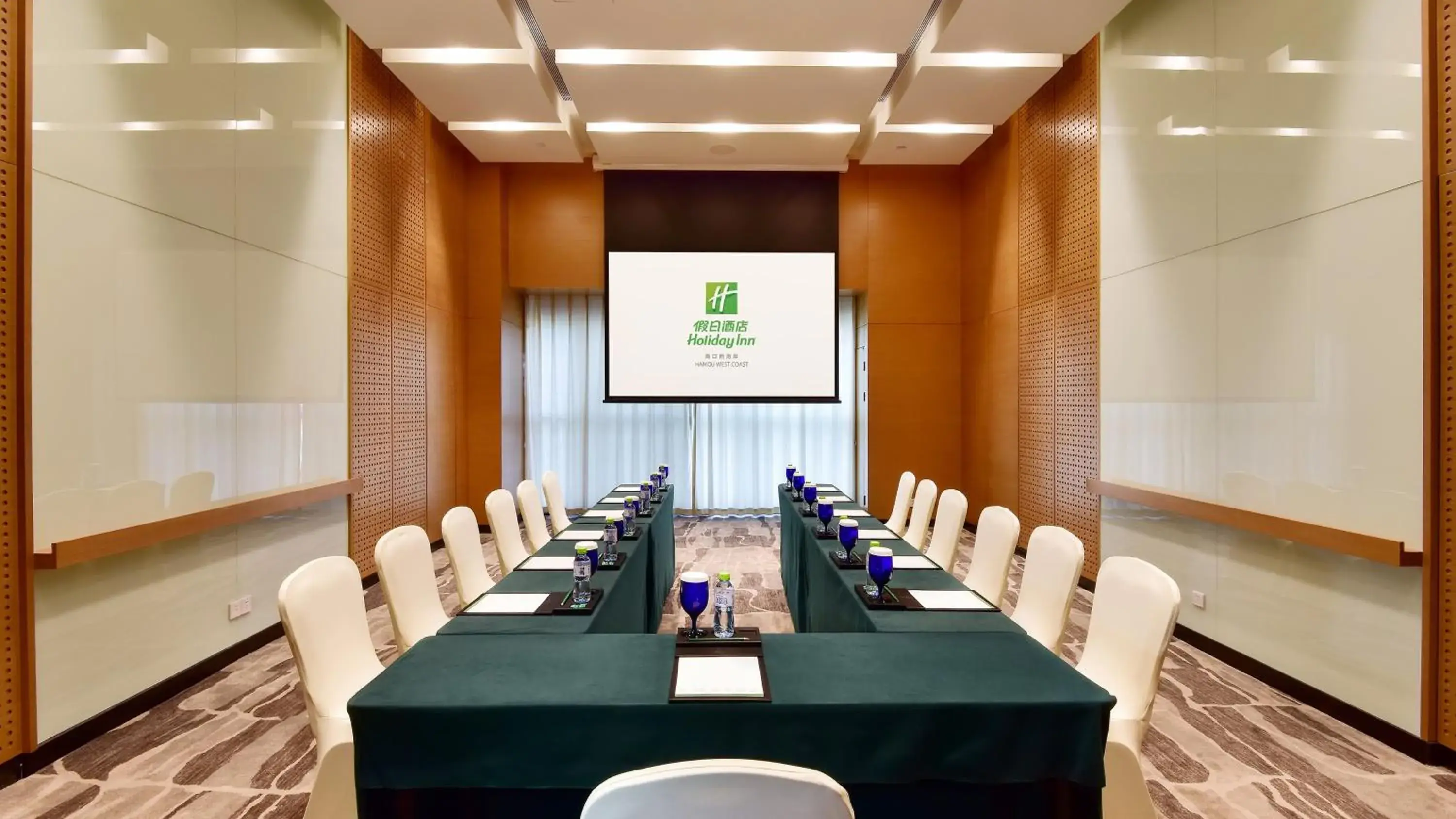 Meeting/conference room in Holiday Inn Haikou West Coast, an IHG Hotel