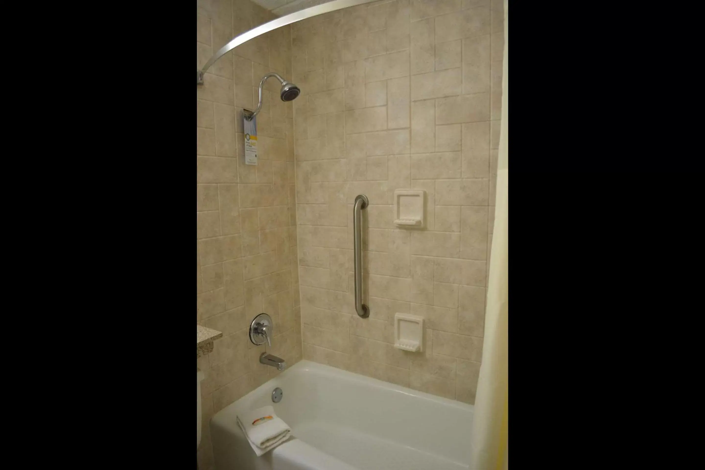 Photo of the whole room, Bathroom in Quality Inn Beckley