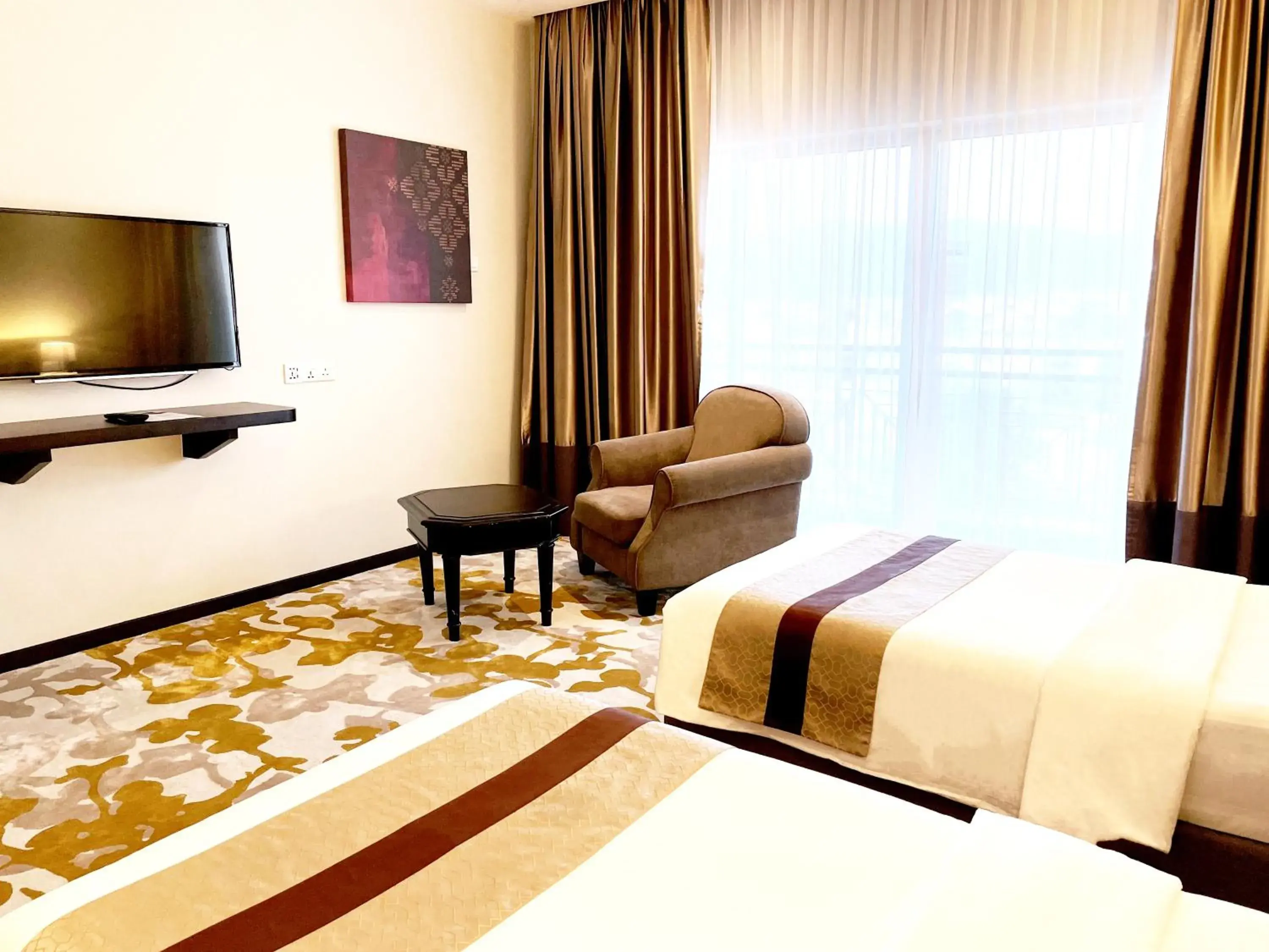 Bed, TV/Entertainment Center in M.S. Garden Hotel Kuantan