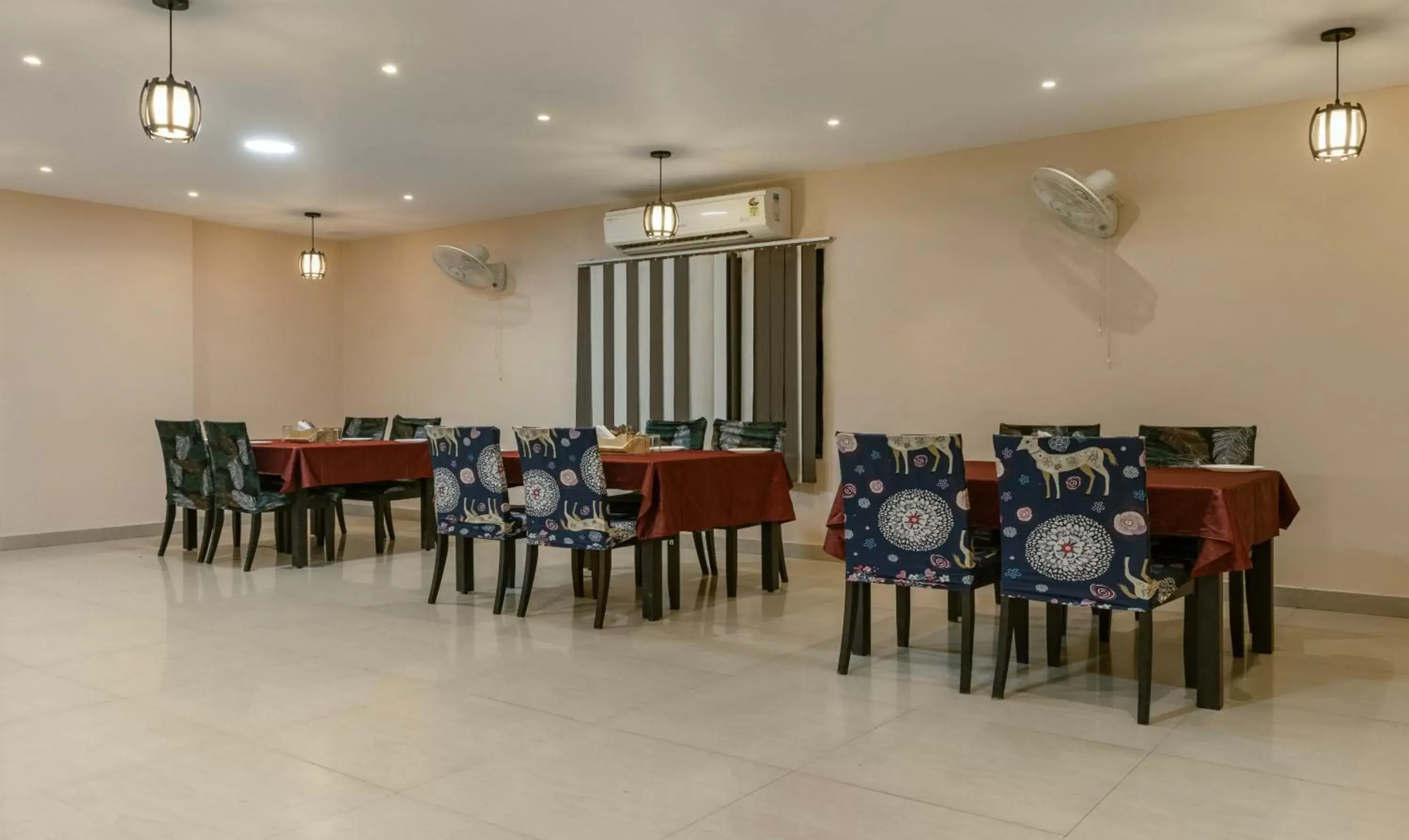 Restaurant/places to eat in Itsy Hotels Kashi Grand, BHU Restaurant/places to eat in Itsy Hotels Kashi Grand, BHU