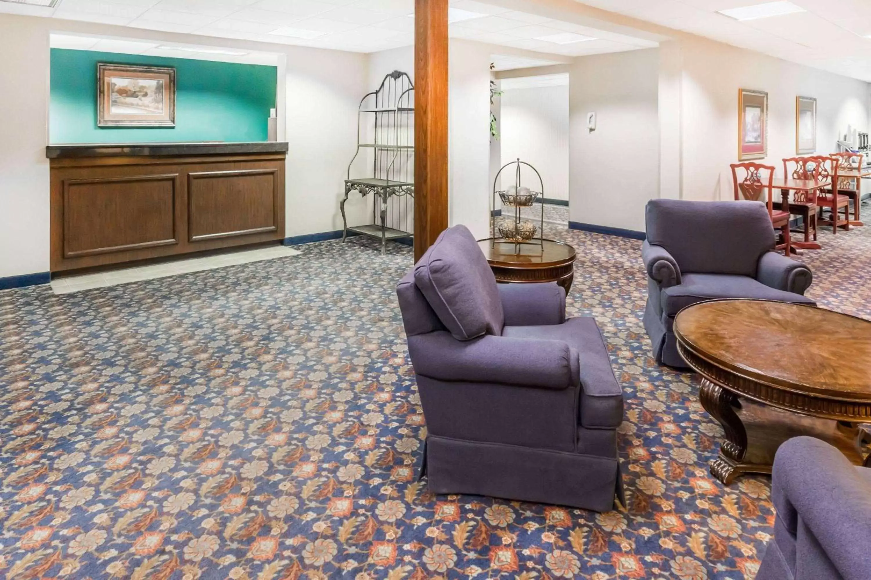 Lobby or reception, Seating Area in Days Inn by Wyndham Grand Island I-80