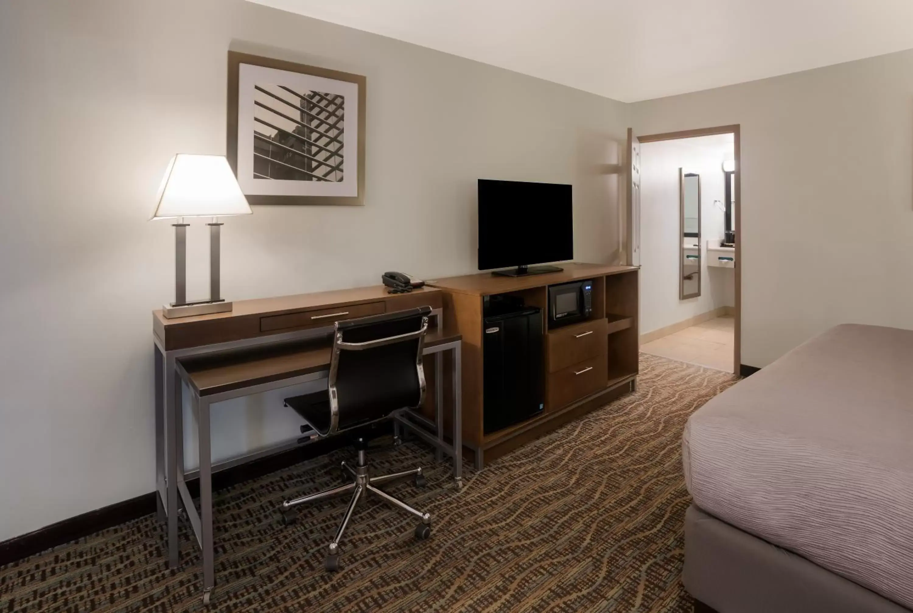 TV and multimedia, TV/Entertainment Center in Quality Inn Fairfield Napa Valley Area