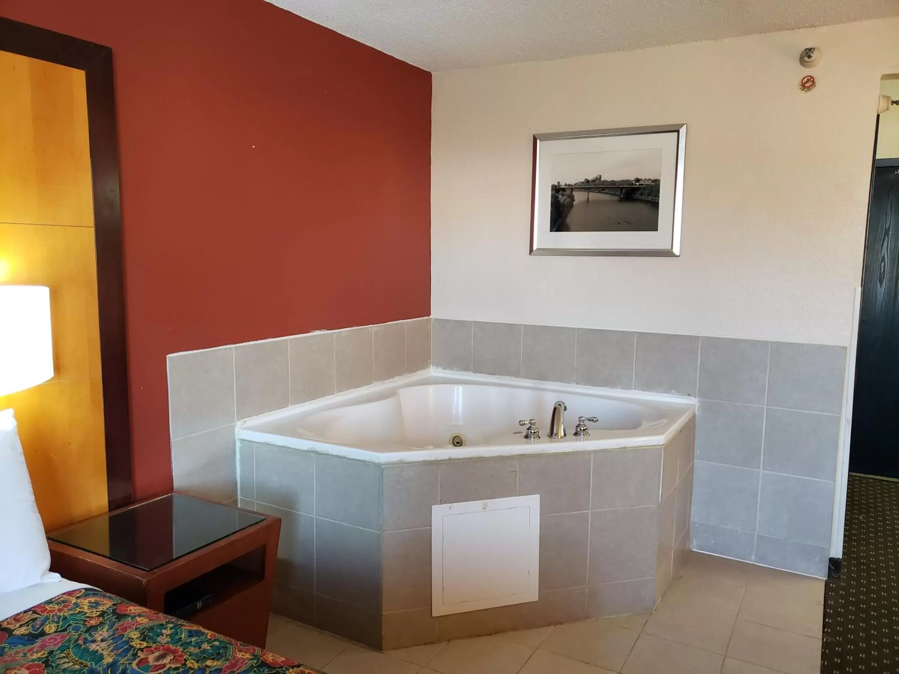 Hot Tub, Bathroom in Travelodge by Wyndham Brooklyn Center