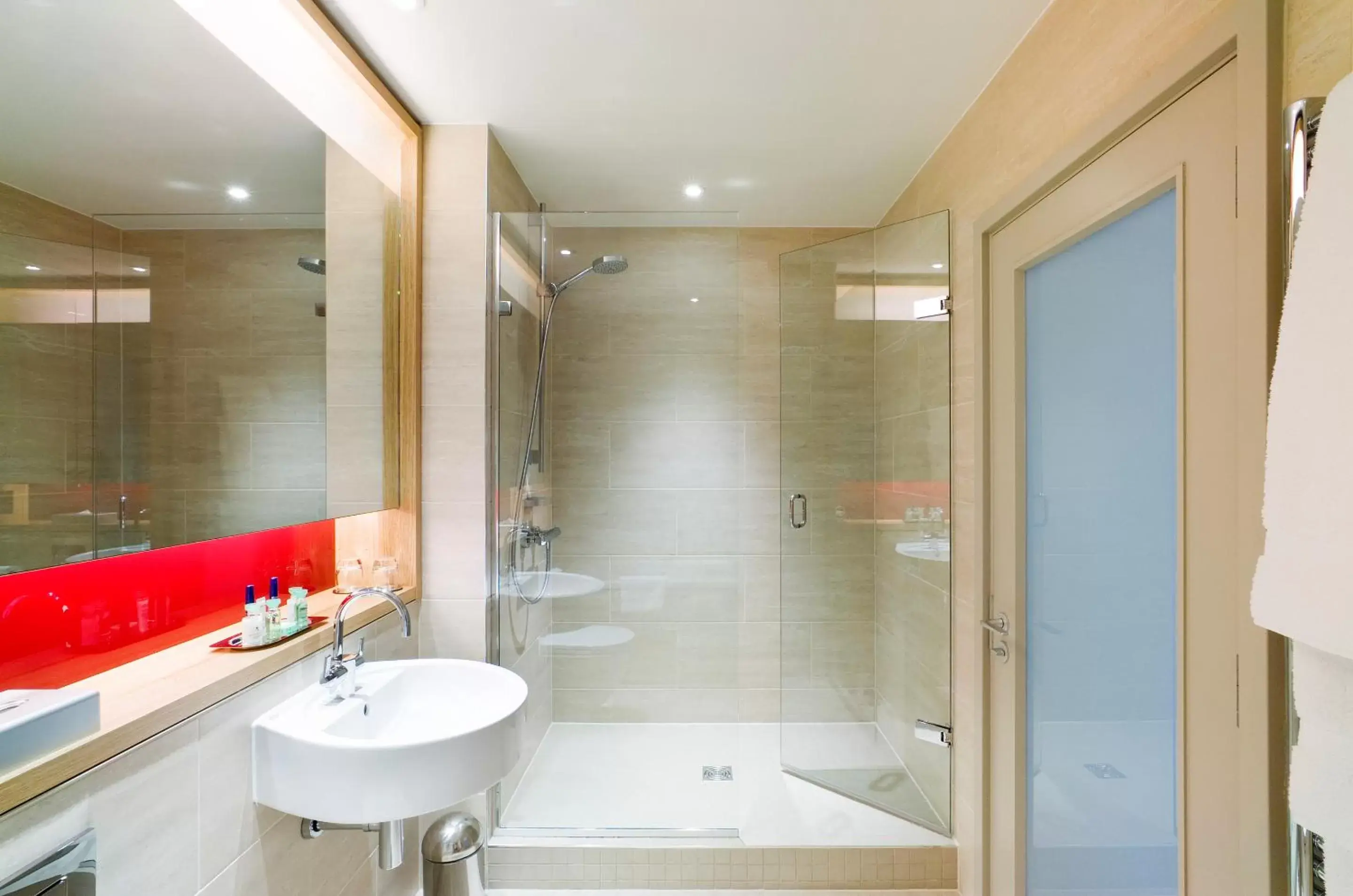 Junior Suite with Club Lounge Access in Apex Temple Court Hotel Junior Suite with Club Lounge Access in Apex Temple Court Hotel