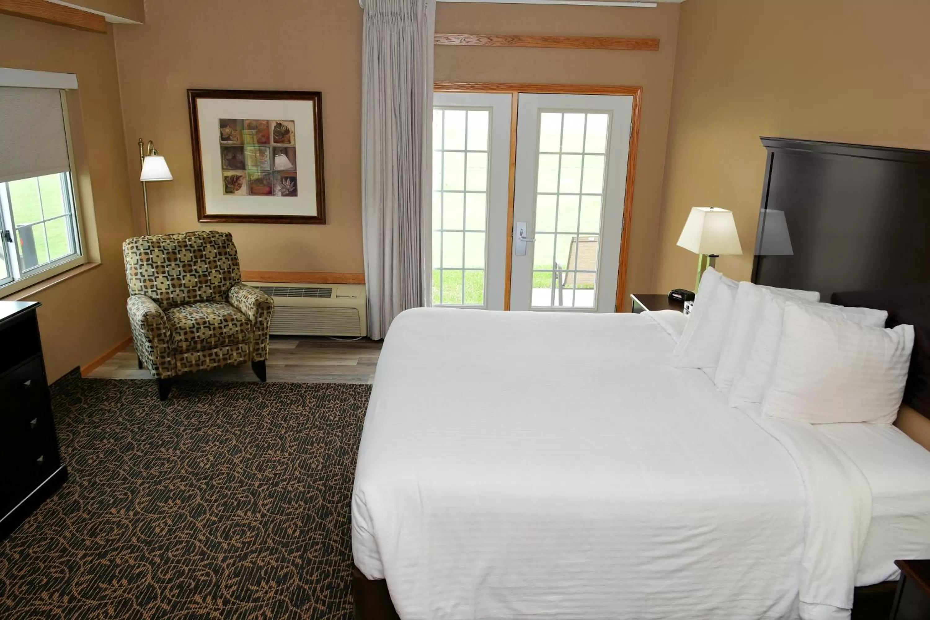 Bed in Cobblestone Inn & Suites - Denison | Majestic Hills