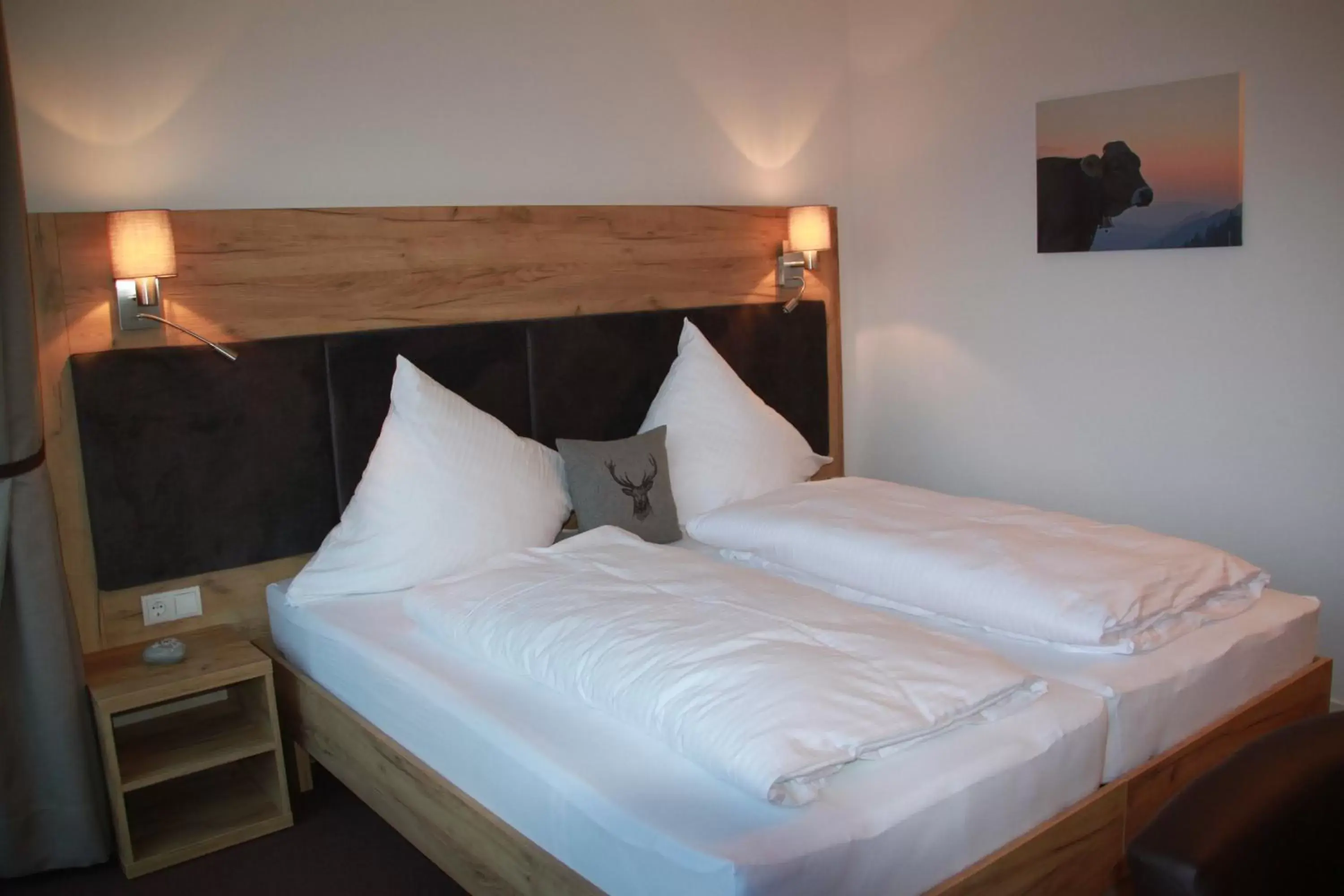 Deluxe Double Room with Mountain View and Balcony in Landhaus Sonne Deluxe Double Room with Mountain View and Balcony in Landhaus Sonne