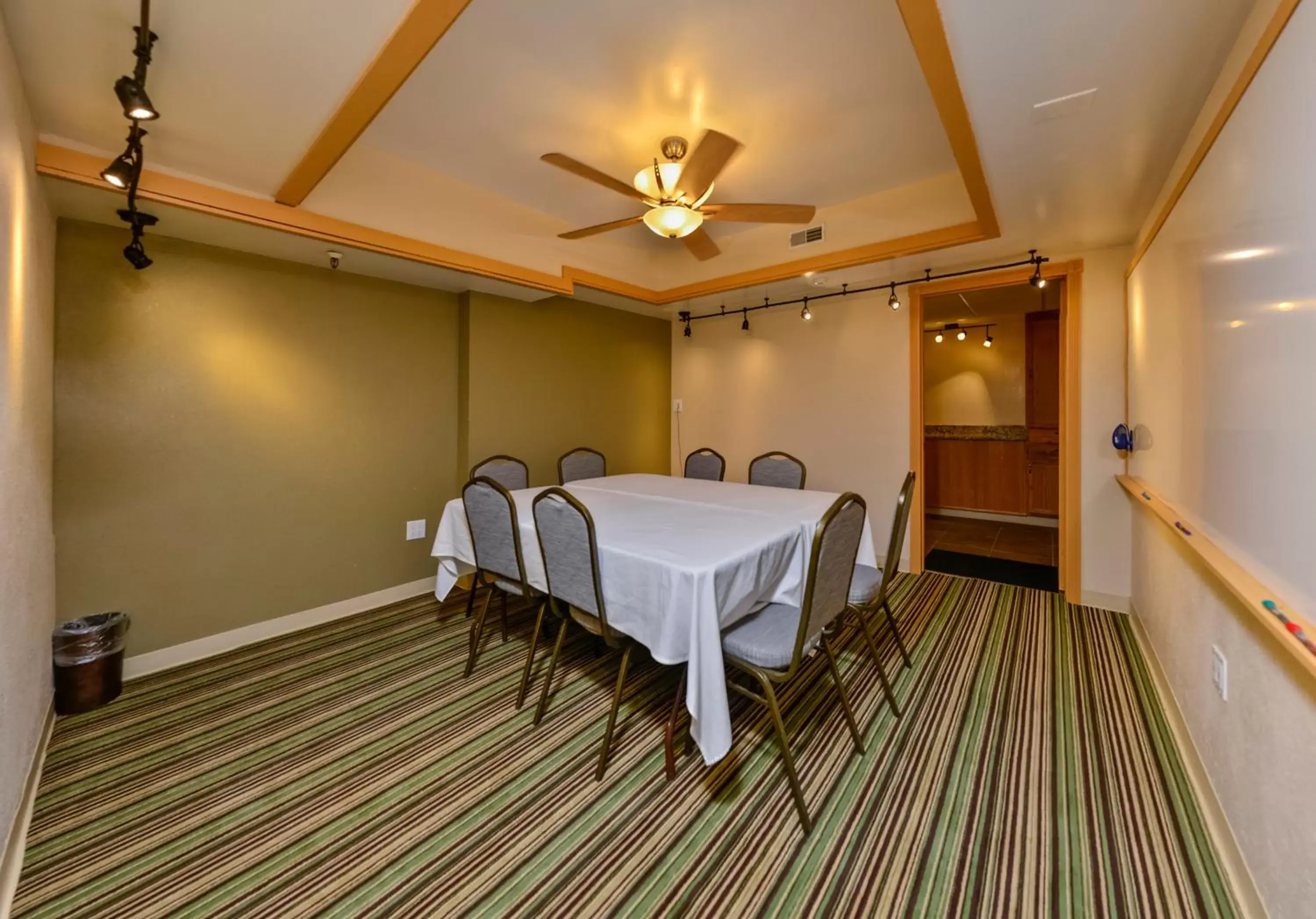 Meeting/conference room in Park Plaza Resort Park City, a Ramada by Wyndham