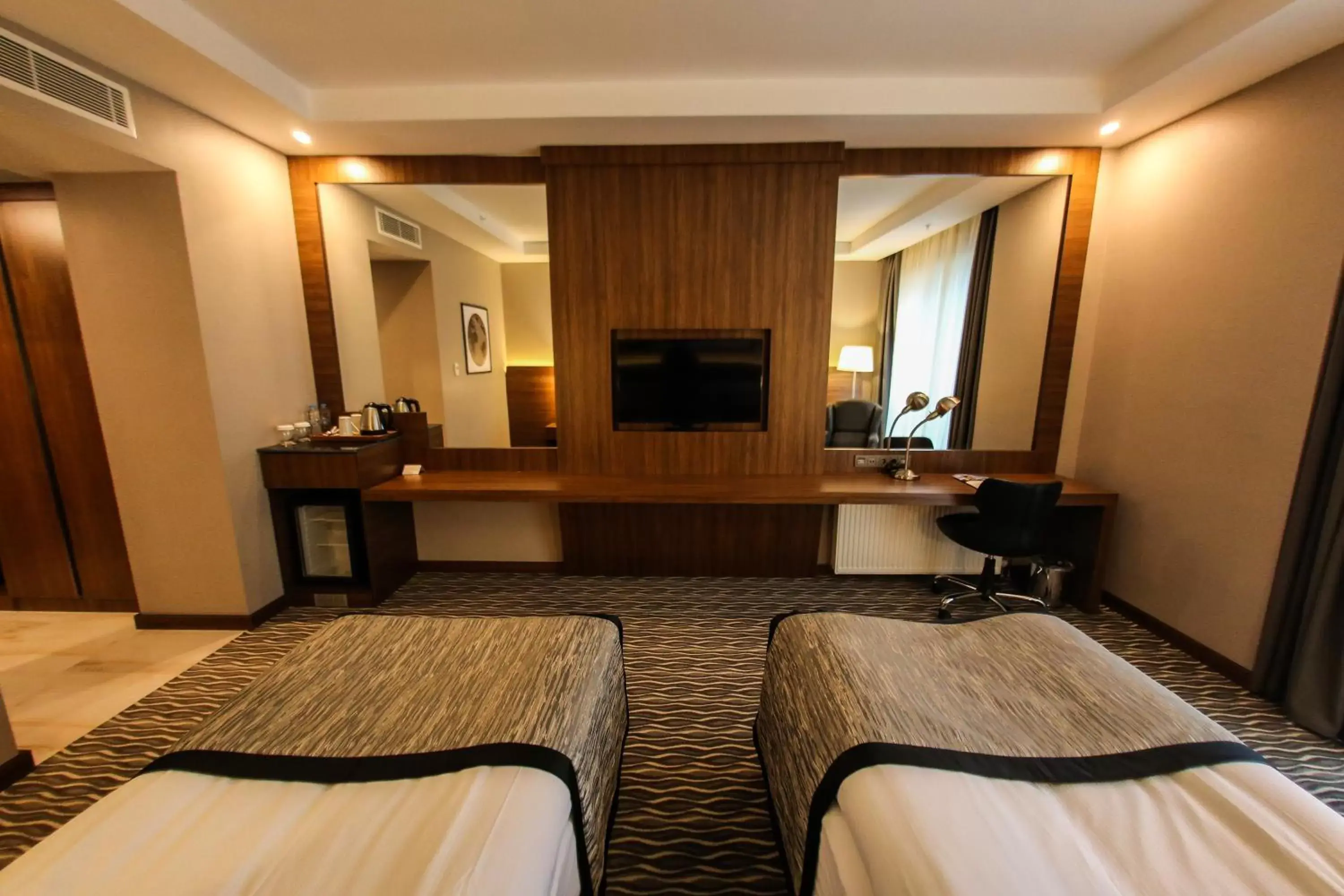 TV and multimedia, Bed in Ramada by Wyndham Nigde