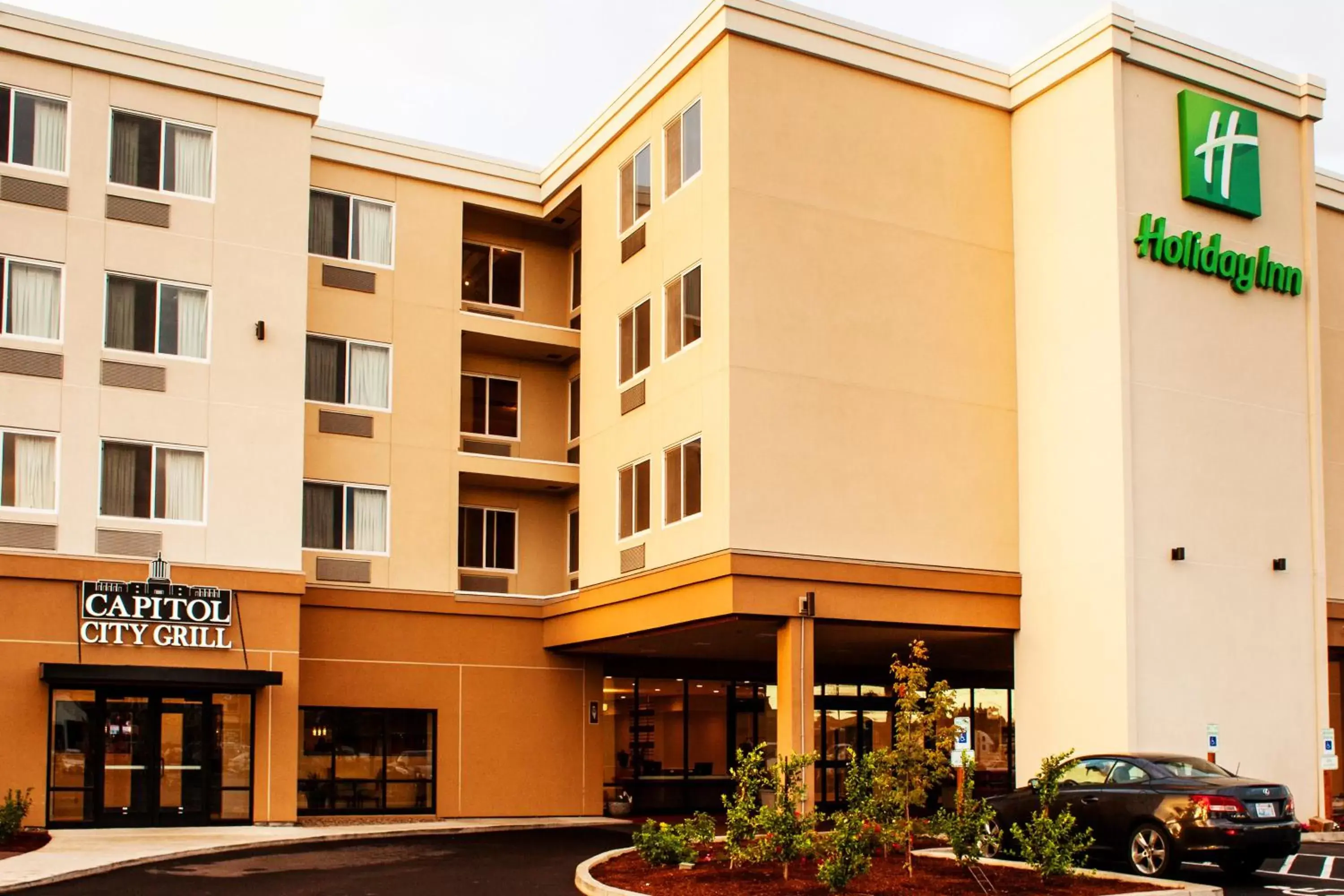 Property Building in Holiday Inn - Salem, an IHG Hotel