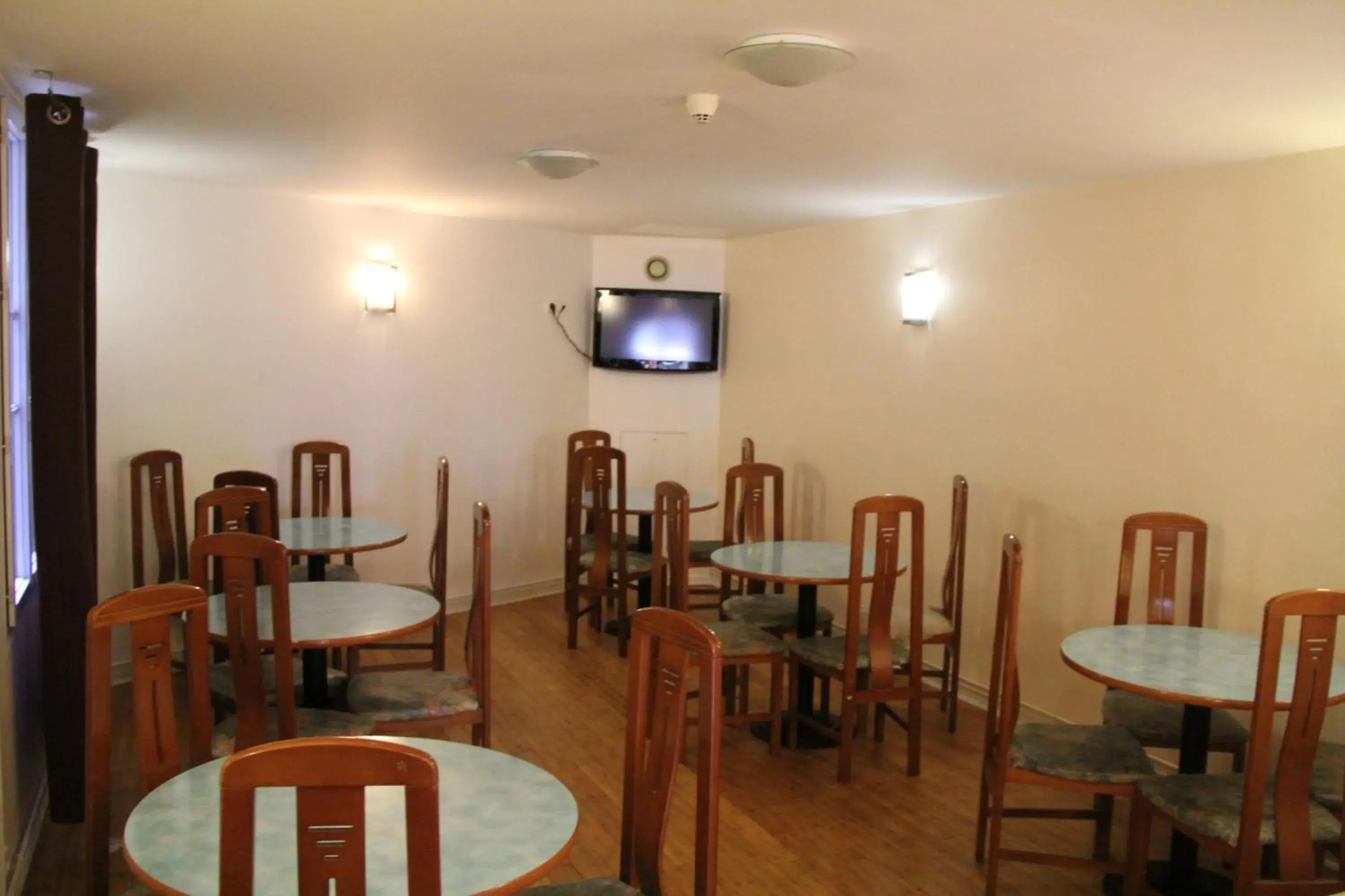 Lounge or bar in Hotel Royal Mansart Lounge or bar in Hotel Royal Mansart