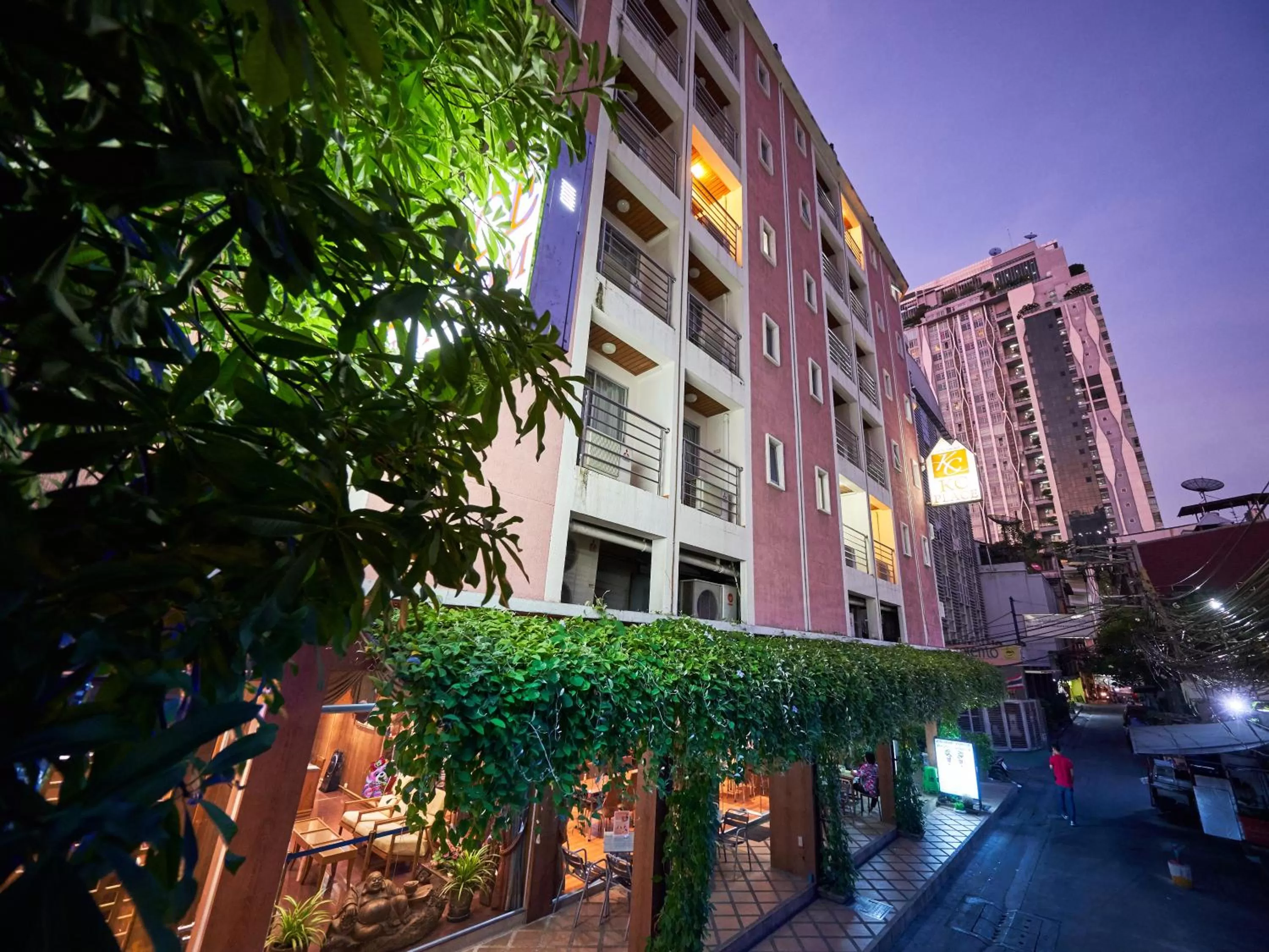 Property building in KC Place Hotel Pratunam