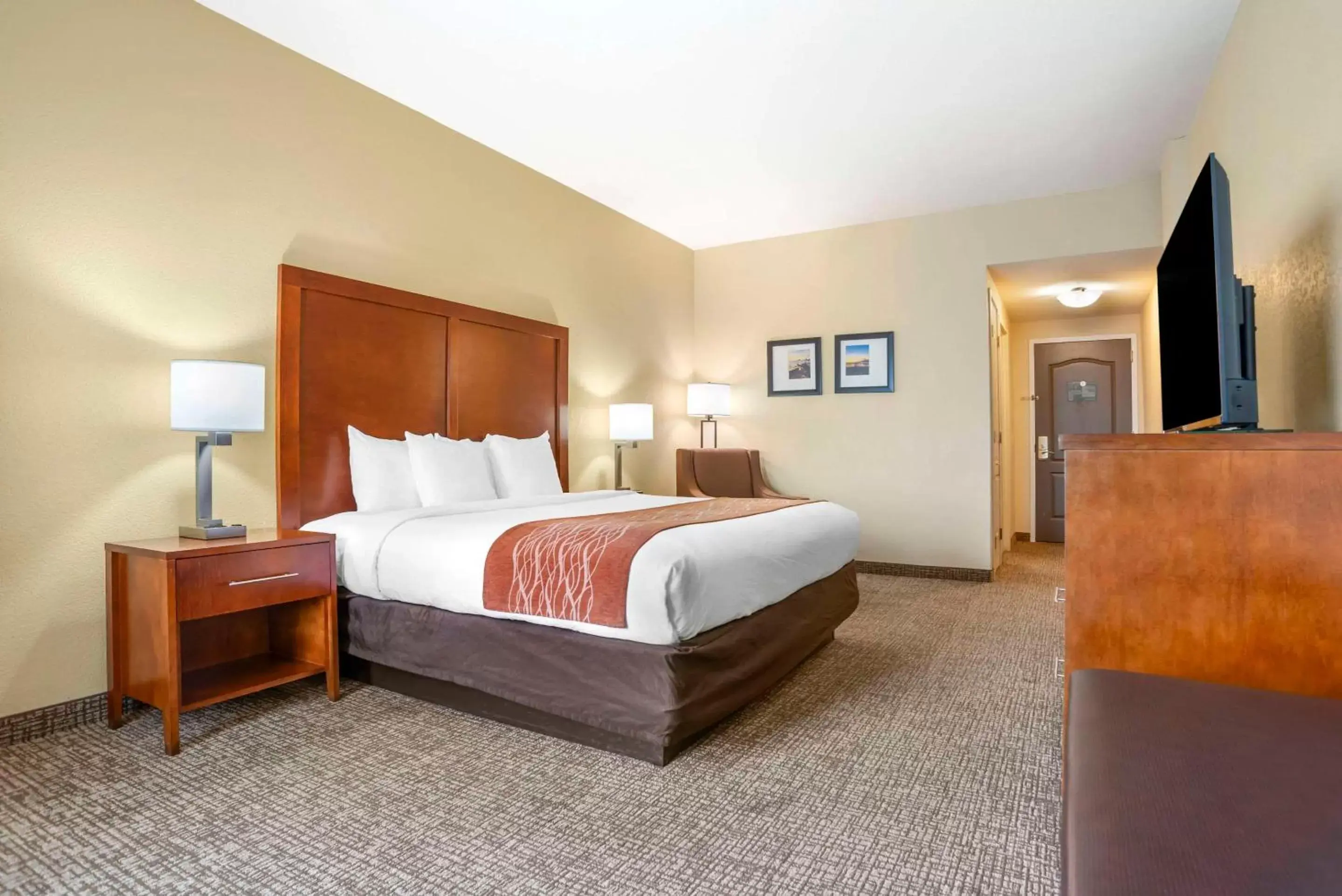 Bedroom, Bed in Comfort Inn & Suites Mobile near Eastern Shore Centre